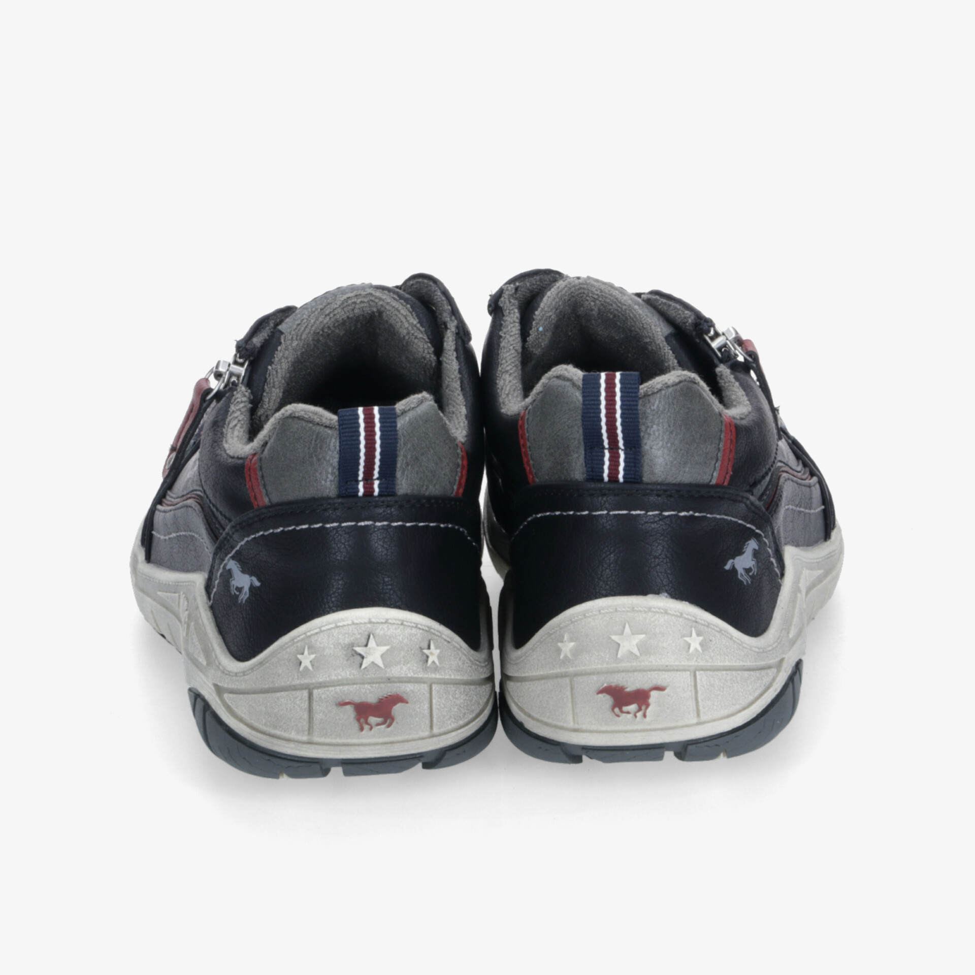 Paar robuste, gepolsterte Sportschuhe mit atmungsaktivem Material und rutschfester Sohle, Rückansicht