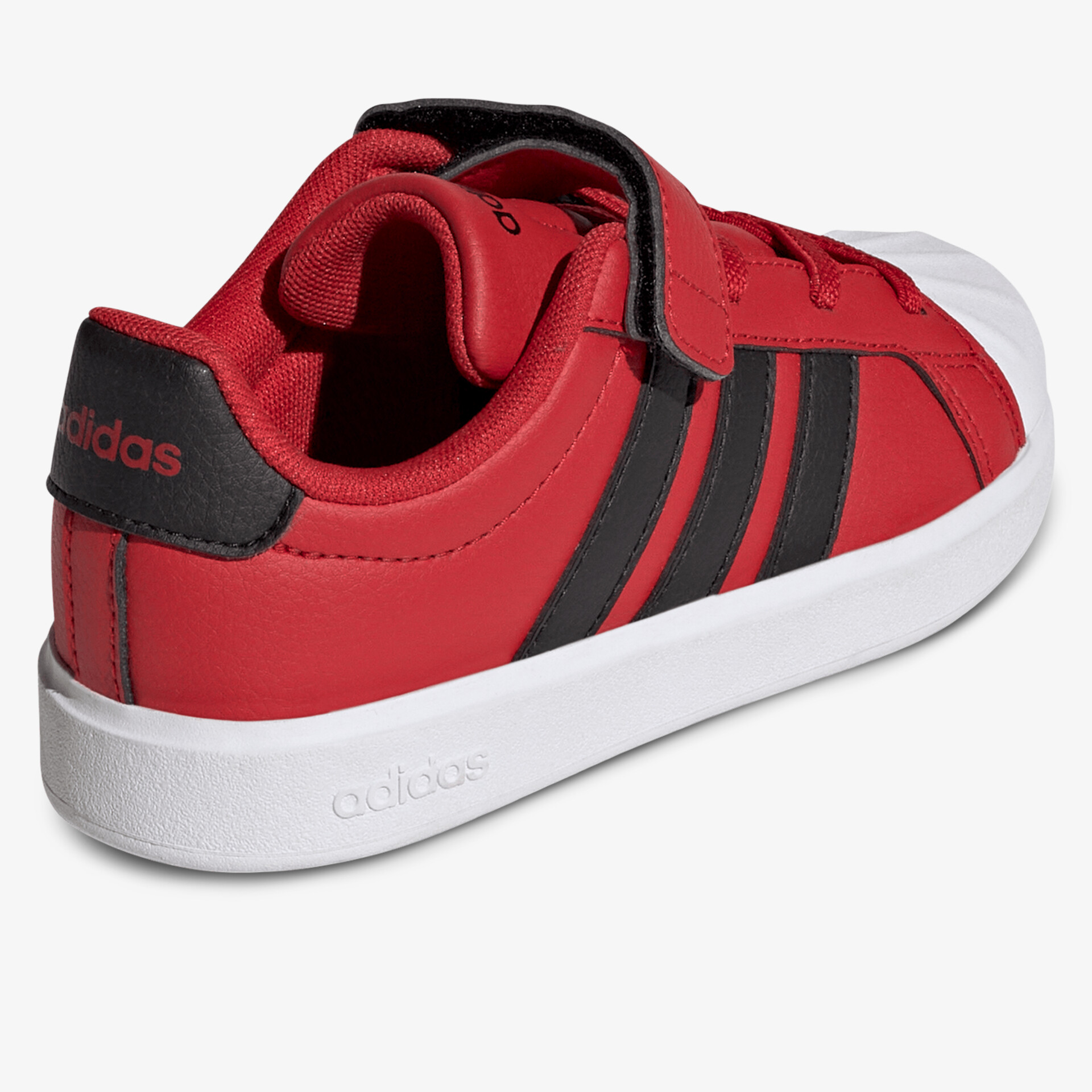 Roter Sportschuh mit schwarzen Streifen und weißer Sohle, bequem und langlebig für Freizeit und Alltag