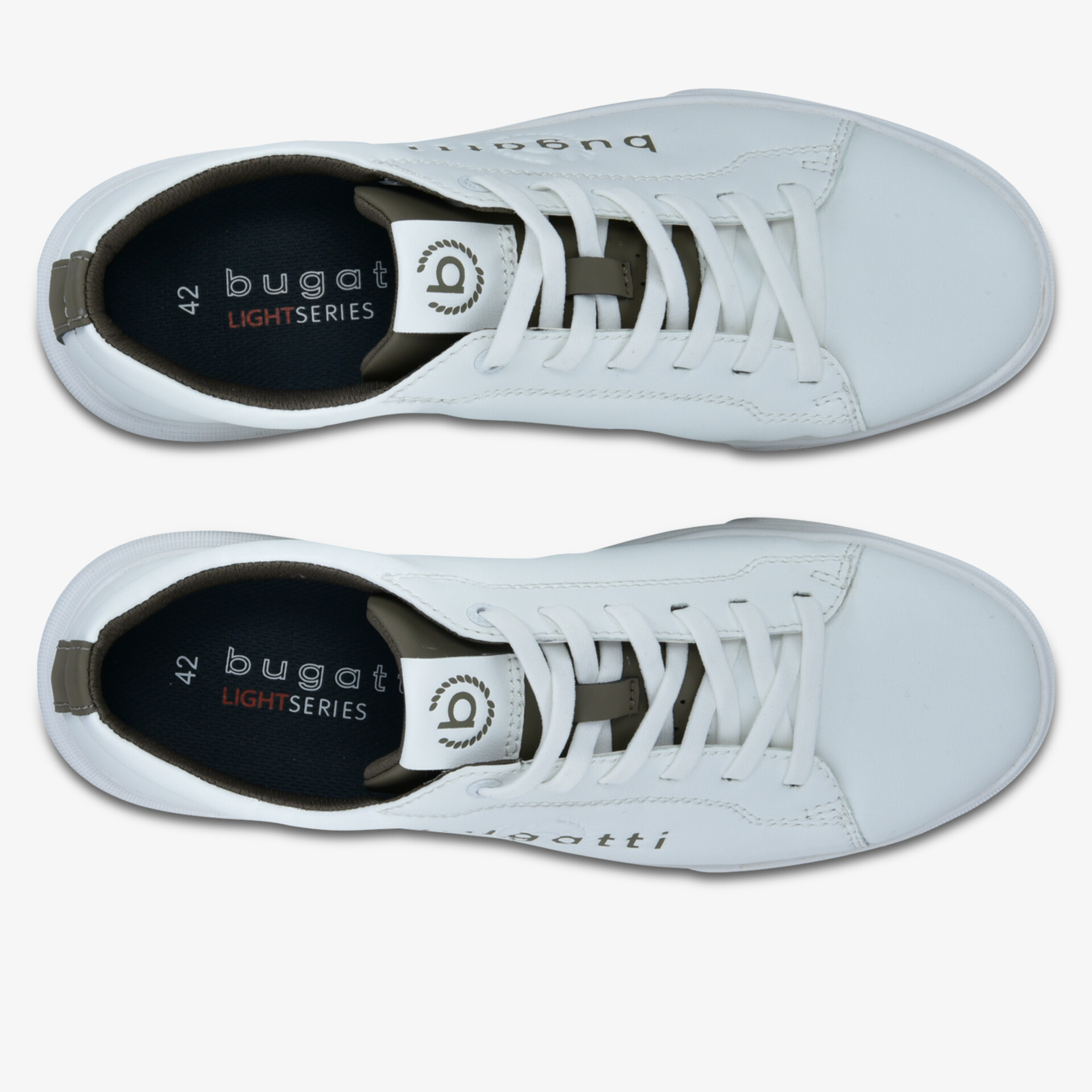 Weiße Bugatti Sneaker in klassischem Design, bequem und stilvoll.