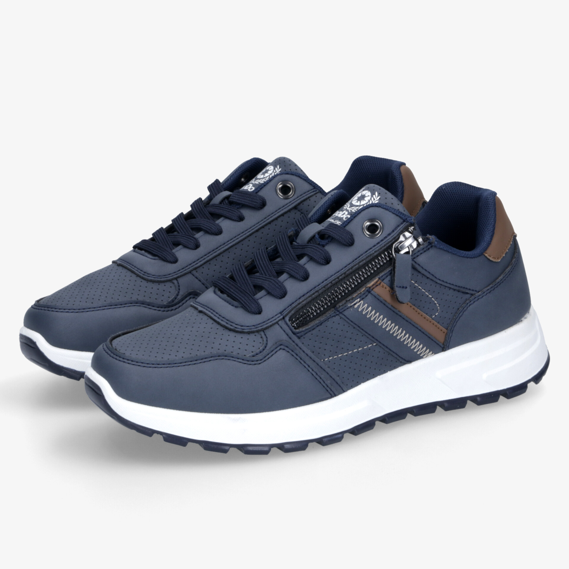 Sportliche Freizeitschuhe mit atmungsaktivem Material, gepolstertem Kragen und robustem Profil für hohen Tragekomfort