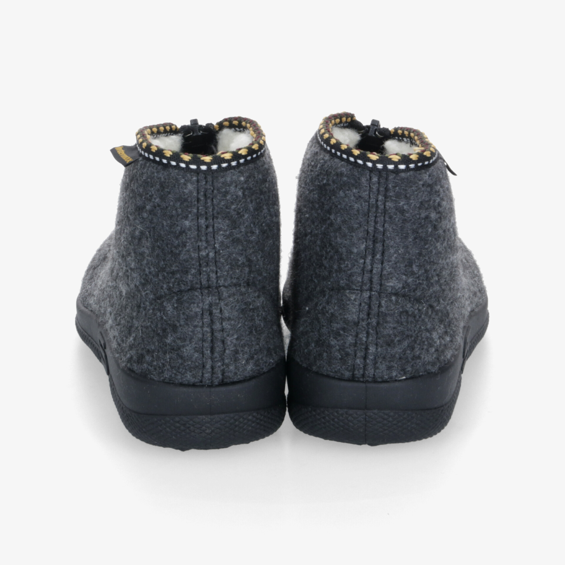 Warme dunkle Hausschuhe aus weichem Material mit gepolsterter Innenseite und stabiler, rutschfester Sohle, Rückansicht