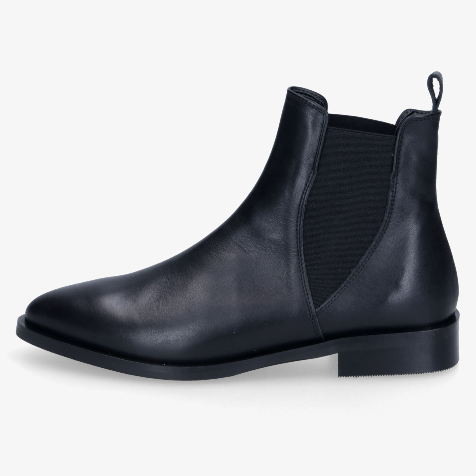 Eleganter schwarzer Chelsea Boot aus Leder mit elastischer Seitenpartie und rutschfester Sohle in klarer Seitenansicht