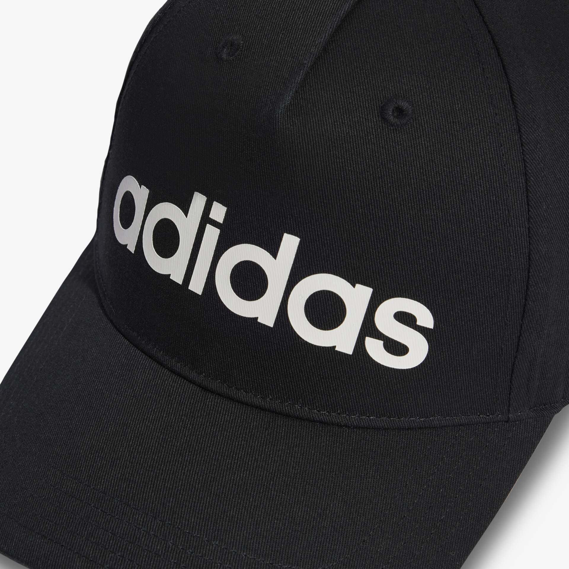 Schwarze Adidas-Cap mit auffälligem Logo, sportliches Design, ideal für Freizeit und Sportaktivitäten.