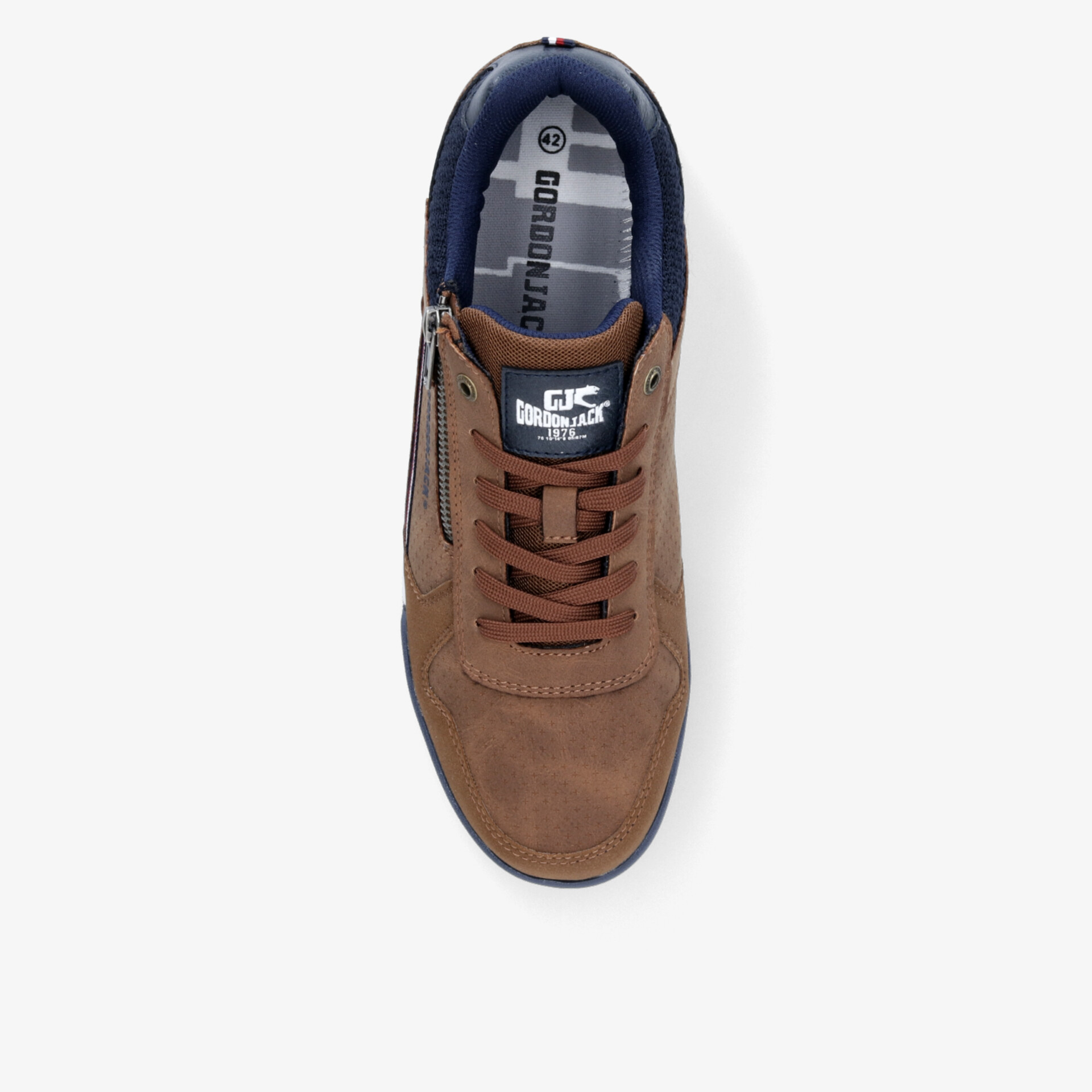 Moderner brauner Ledersneaker mit bequemem Design und stilvollen Details für den Alltag.