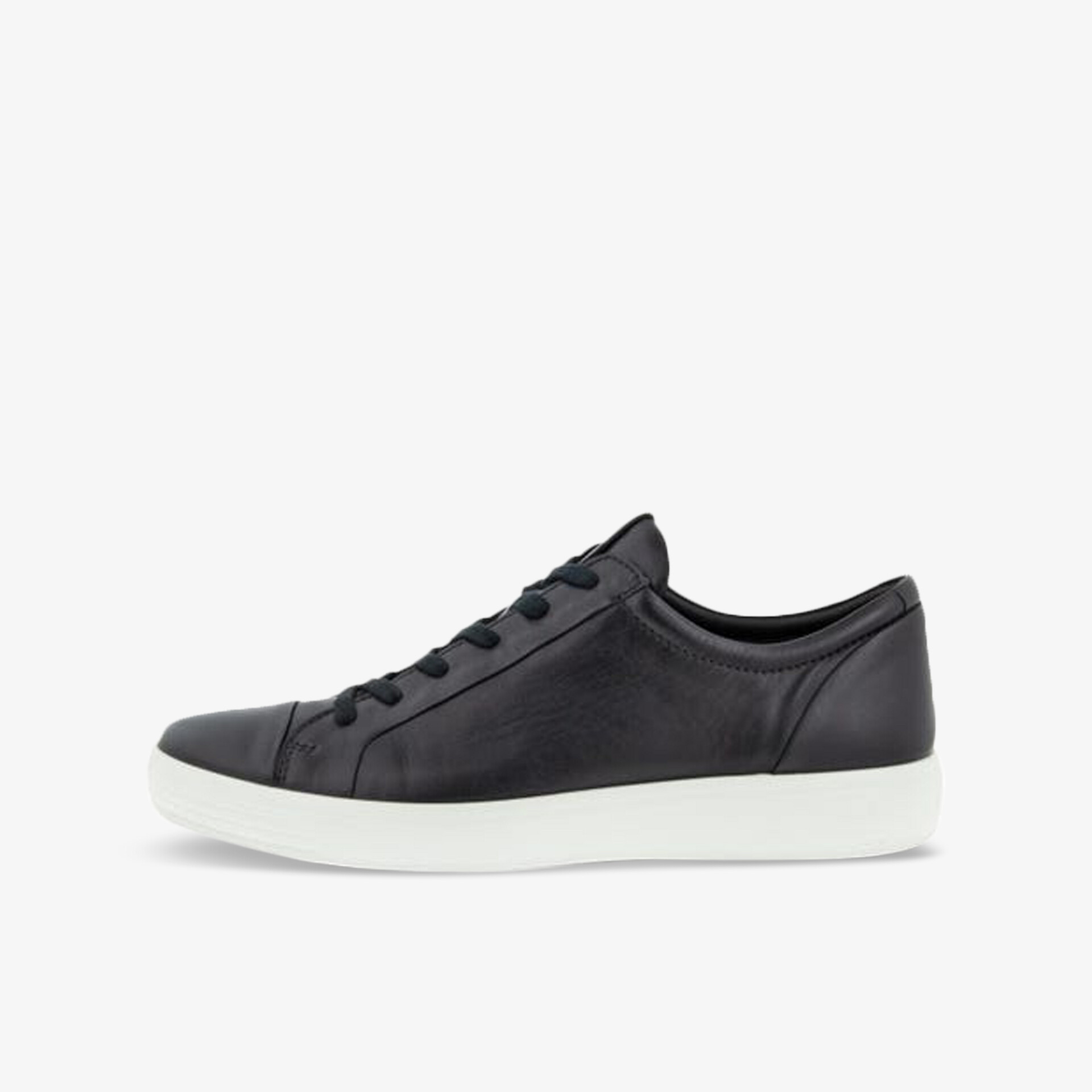 Schwarzer Sneaker aus Leder mit weißer Sohle, klarer Seitenansicht, sportlich und bequem für den Alltag