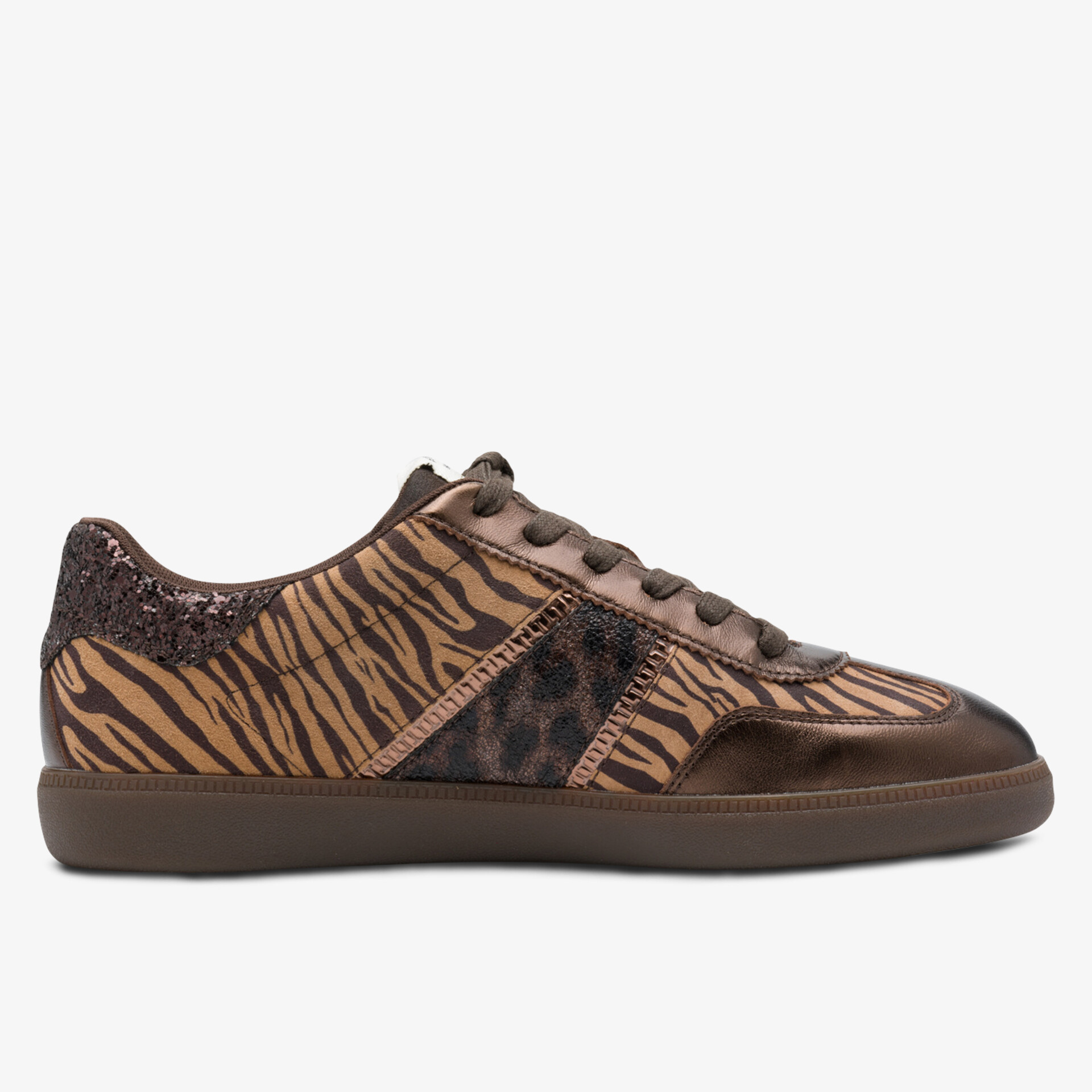 seitliche Ansicht eines braunen Ledersneakers mit markantem Animal-Print und sportlichem Design