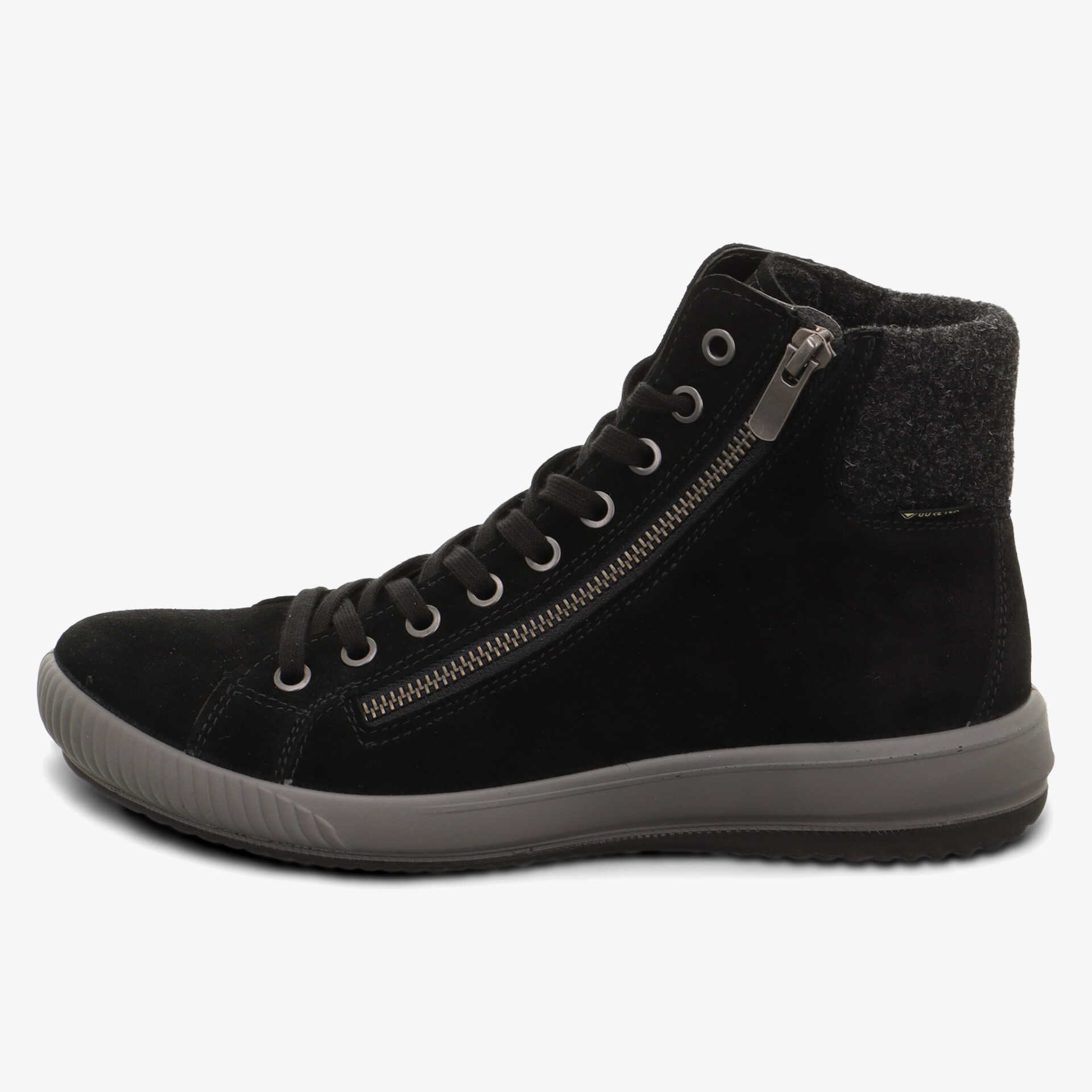Schwarz hoher Sneaker mit seitlichem Reißverschluss und Schnürung, rutschfeste graue Sohle, warm gefüttert
