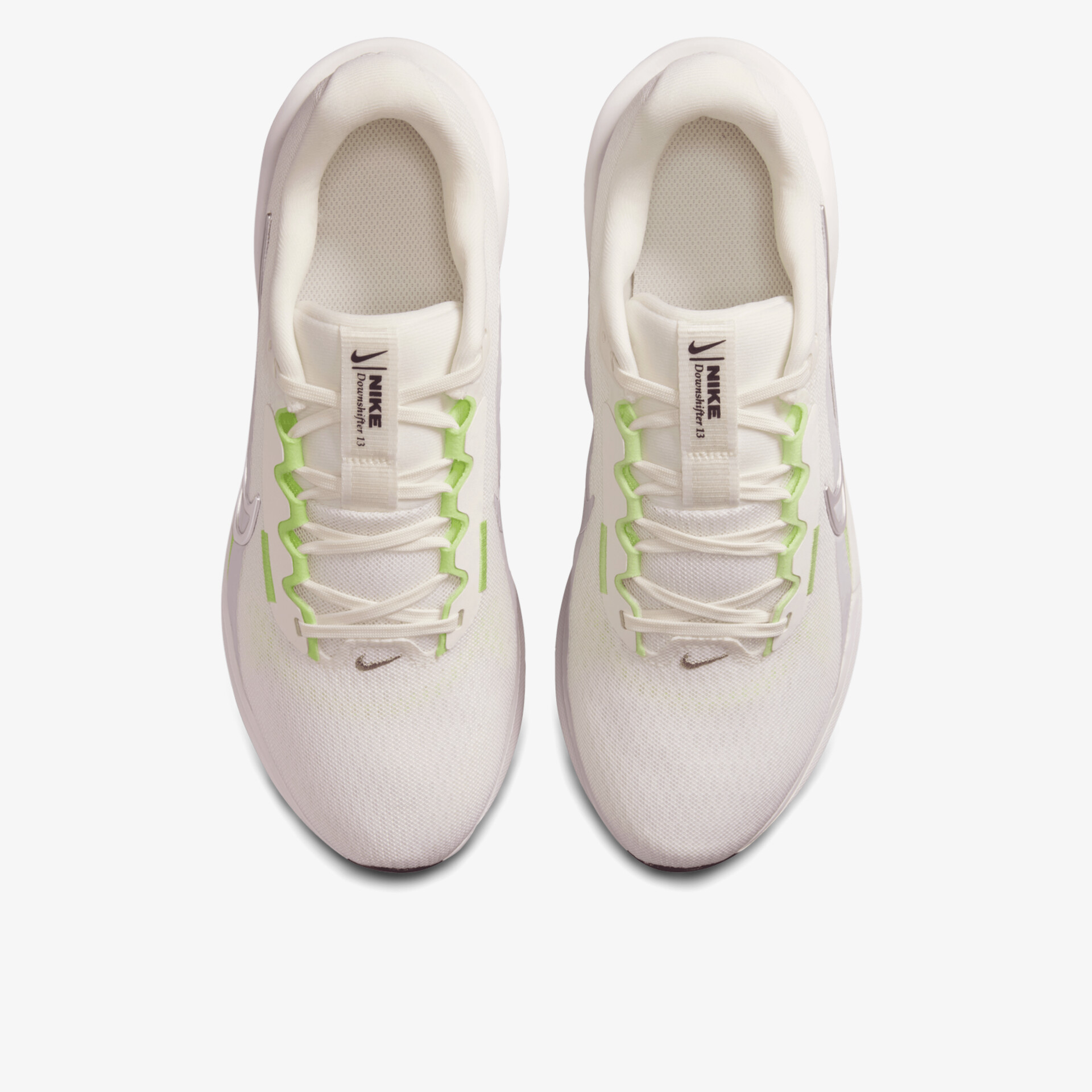 Leichter weißer Sneaker mit moderner Schnürung und bequemem Tragekomfort, Draufsicht von oben