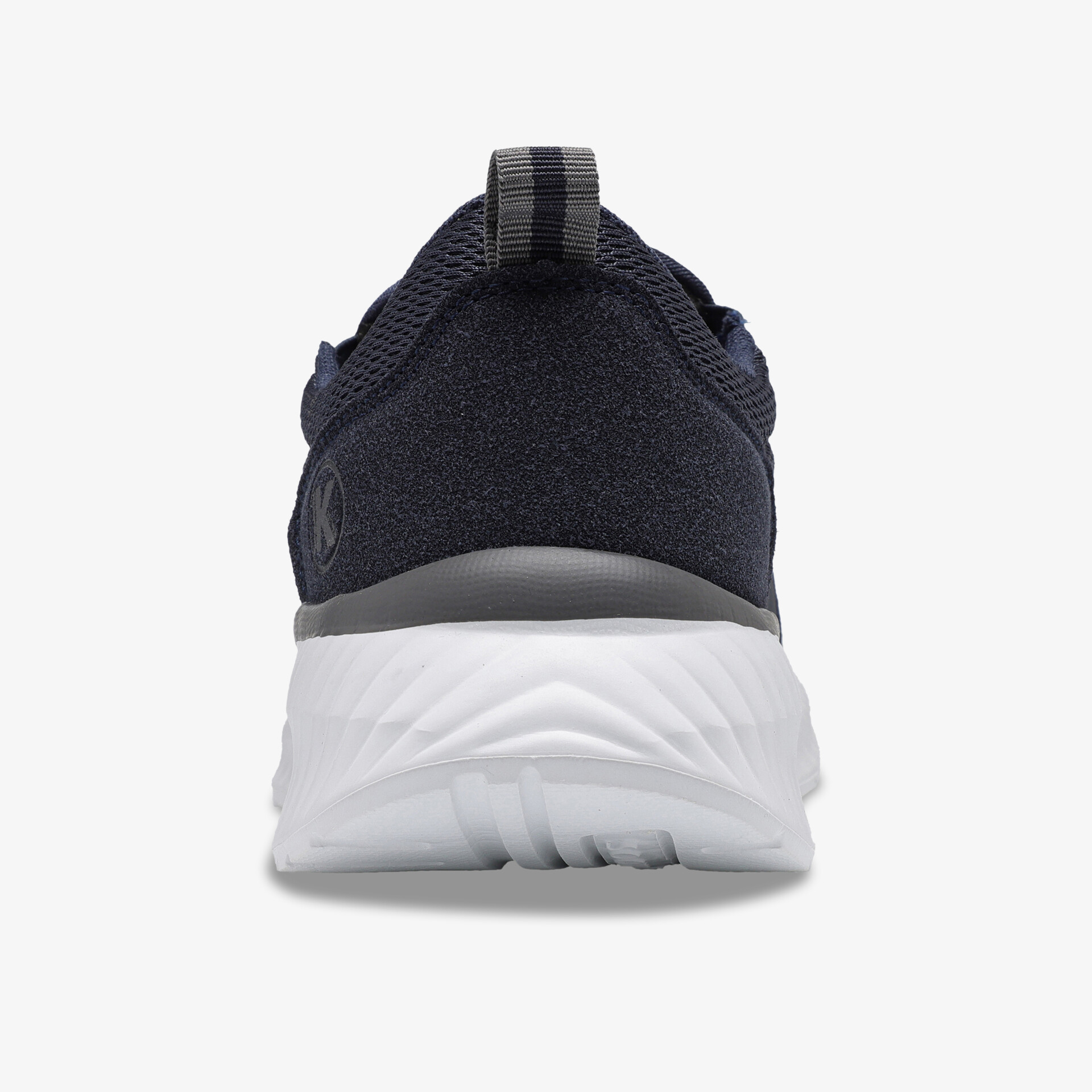 Robuster Sportschuh mit leichter Polsterung und rutschfester weißer Sohle, Rückansicht zeigt komfortables Design