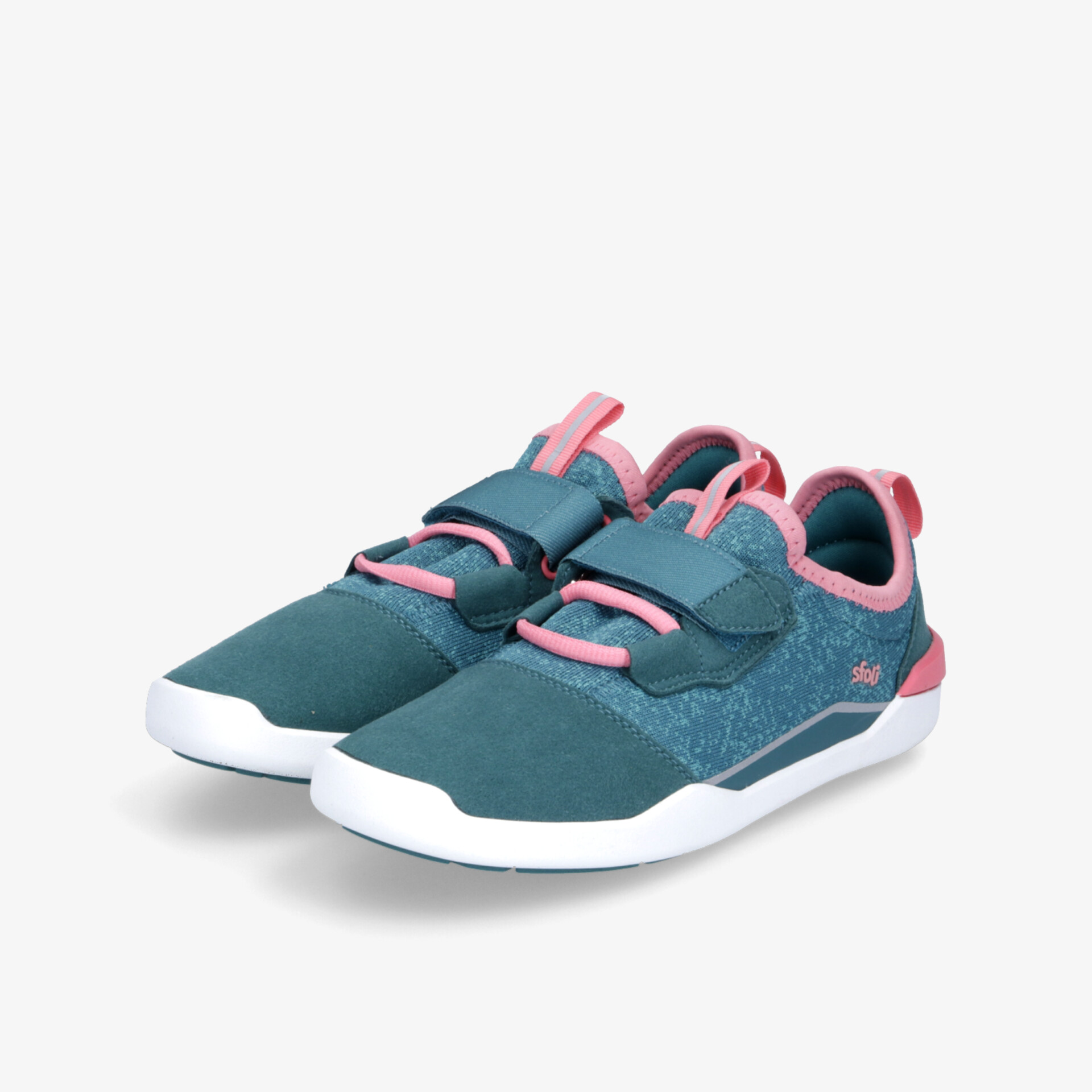 Bequeme sportliche Schuhe mit atmungsaktivem Material und sicherem Halt in moderner Farbkombination