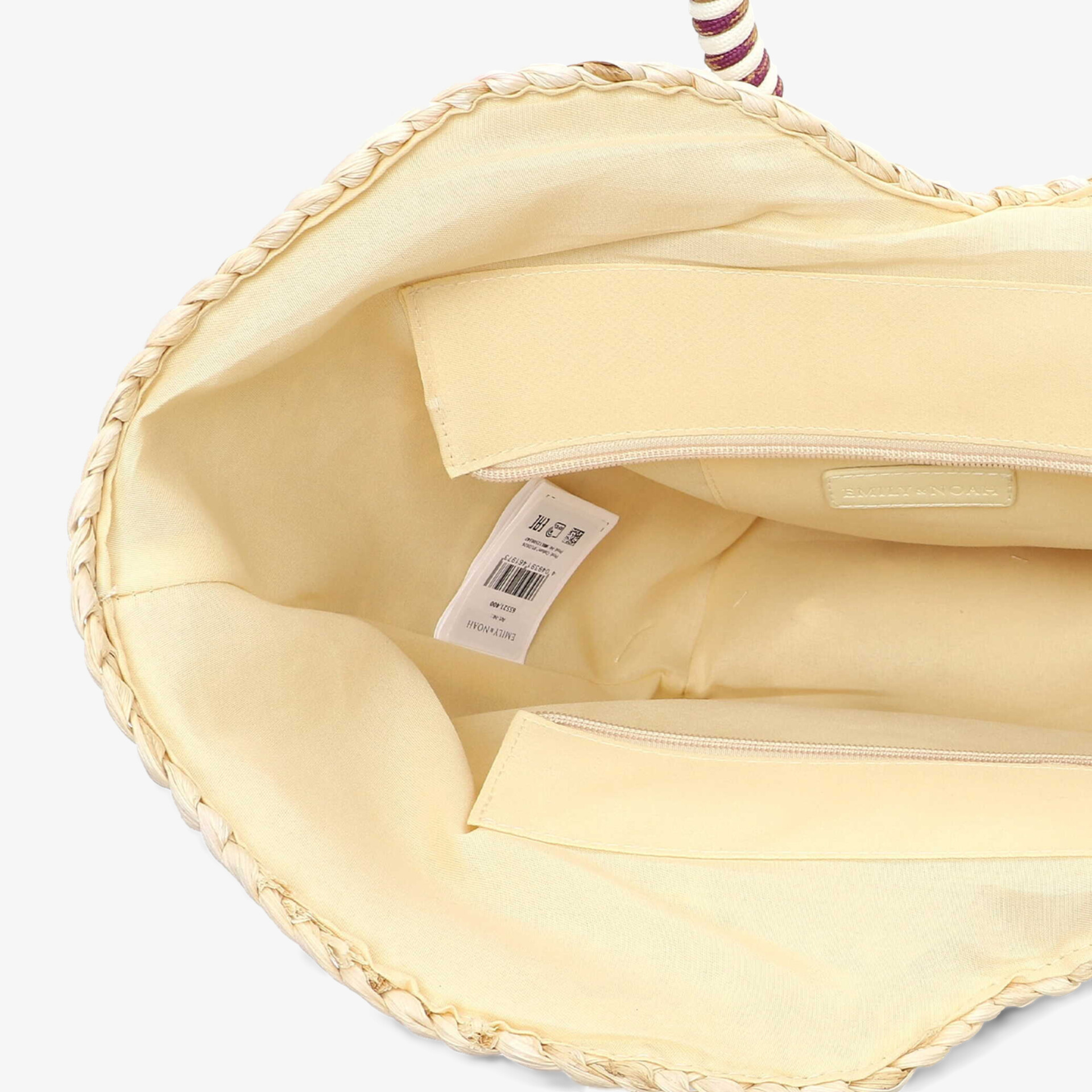 Geräumige Innenansicht mit weichem Innenfutter und praktischer Innentasche in kreativ geflochtener Tasche