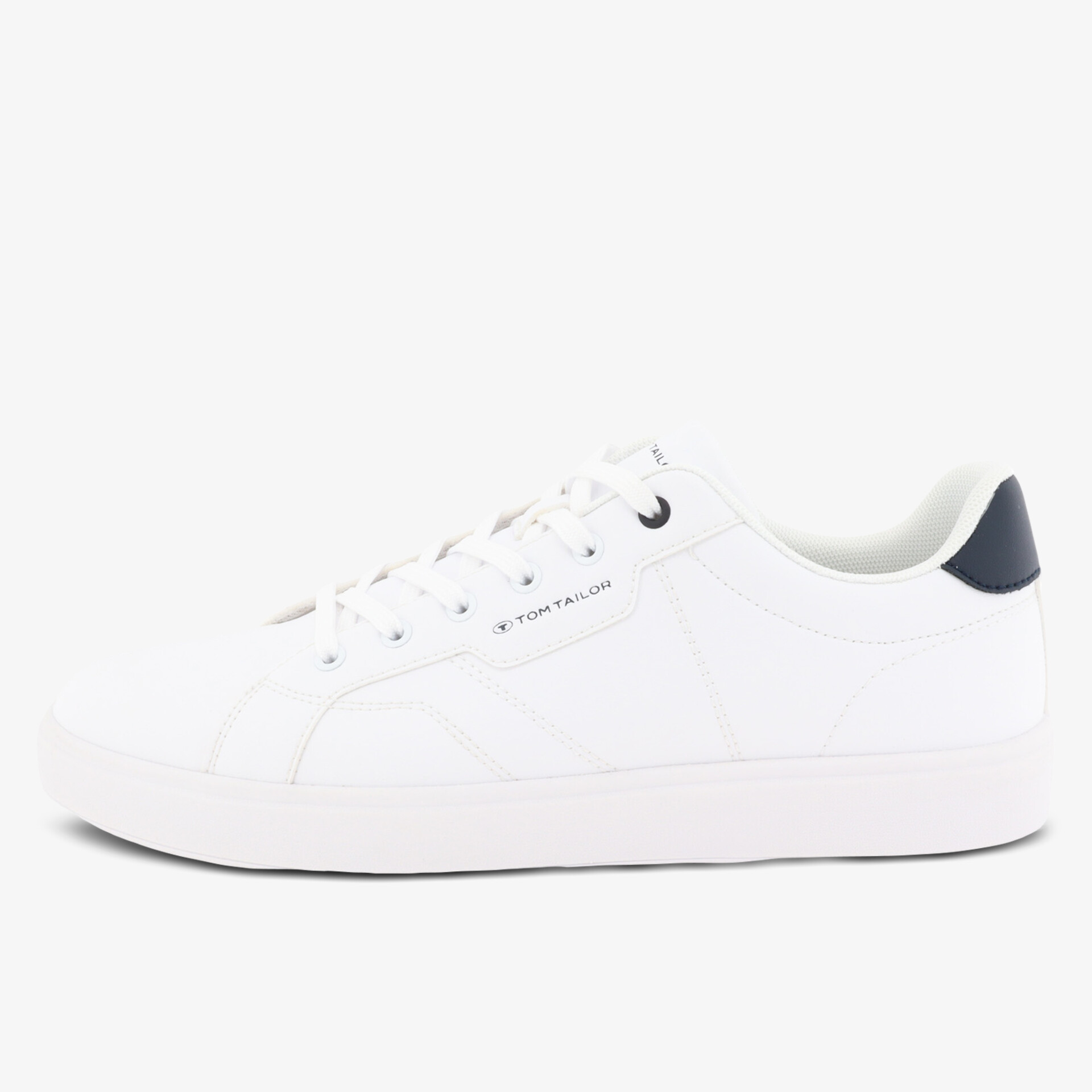 Moderner weißer Sneaker mit komfortabler Passform und schlichter Optik für vielseitigen Einsatz