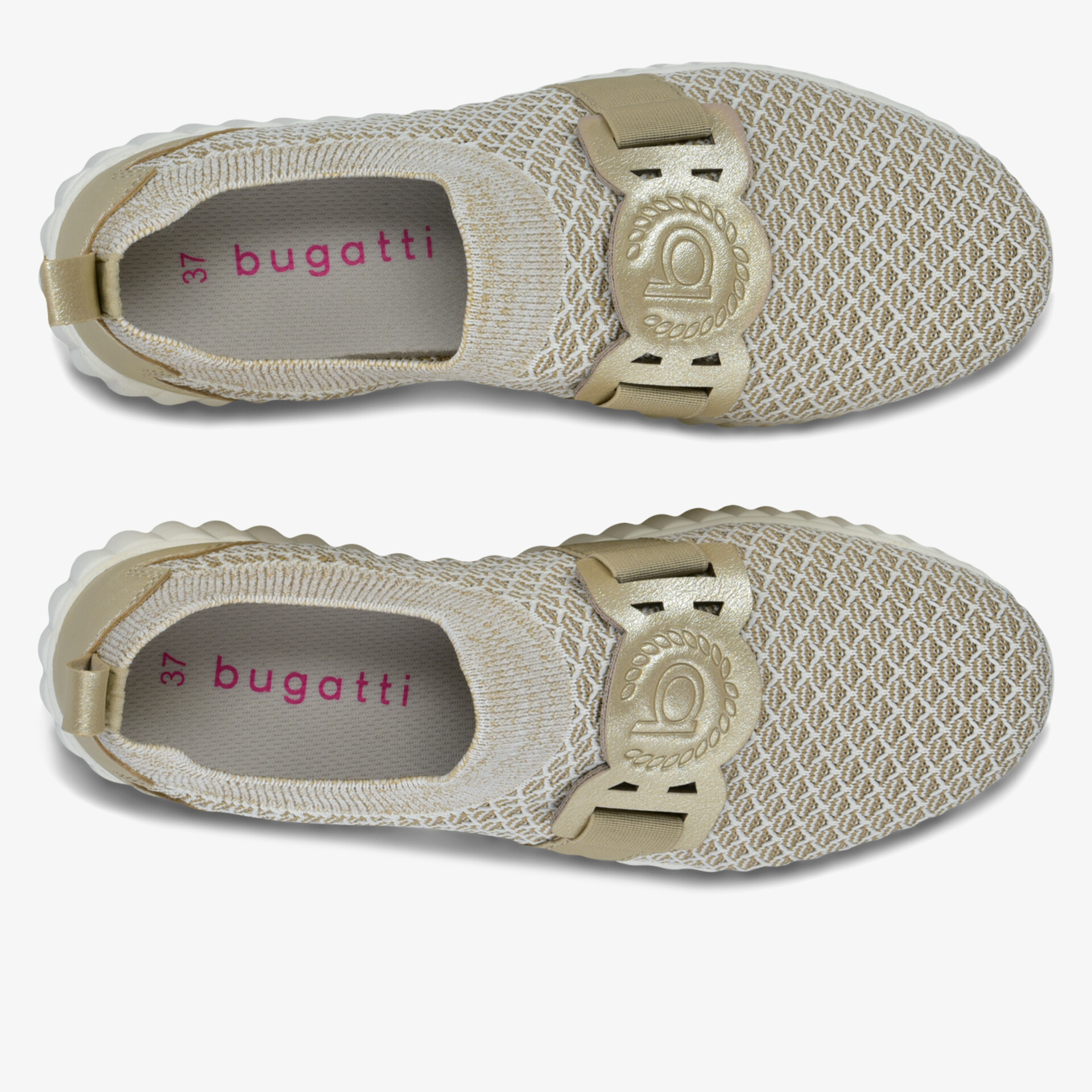 Beige Bugatti Schuhe mit Strickdesign und elastischem Komfort.