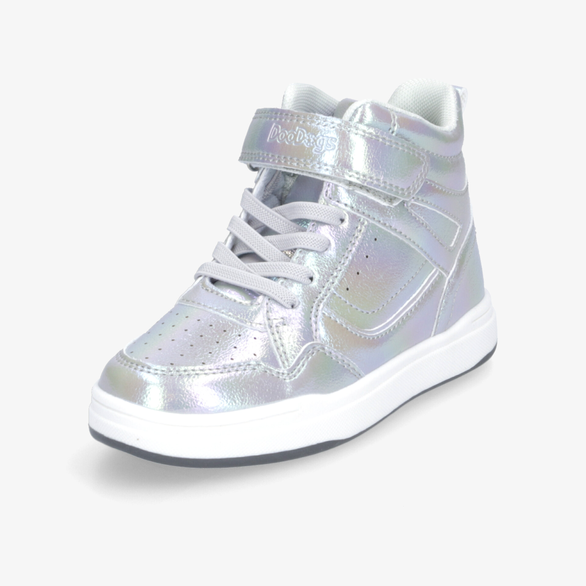 Moderner silberner Sneaker mit stabilem Klettverschluss und bequemer Schnürung in 3/4-Ansicht