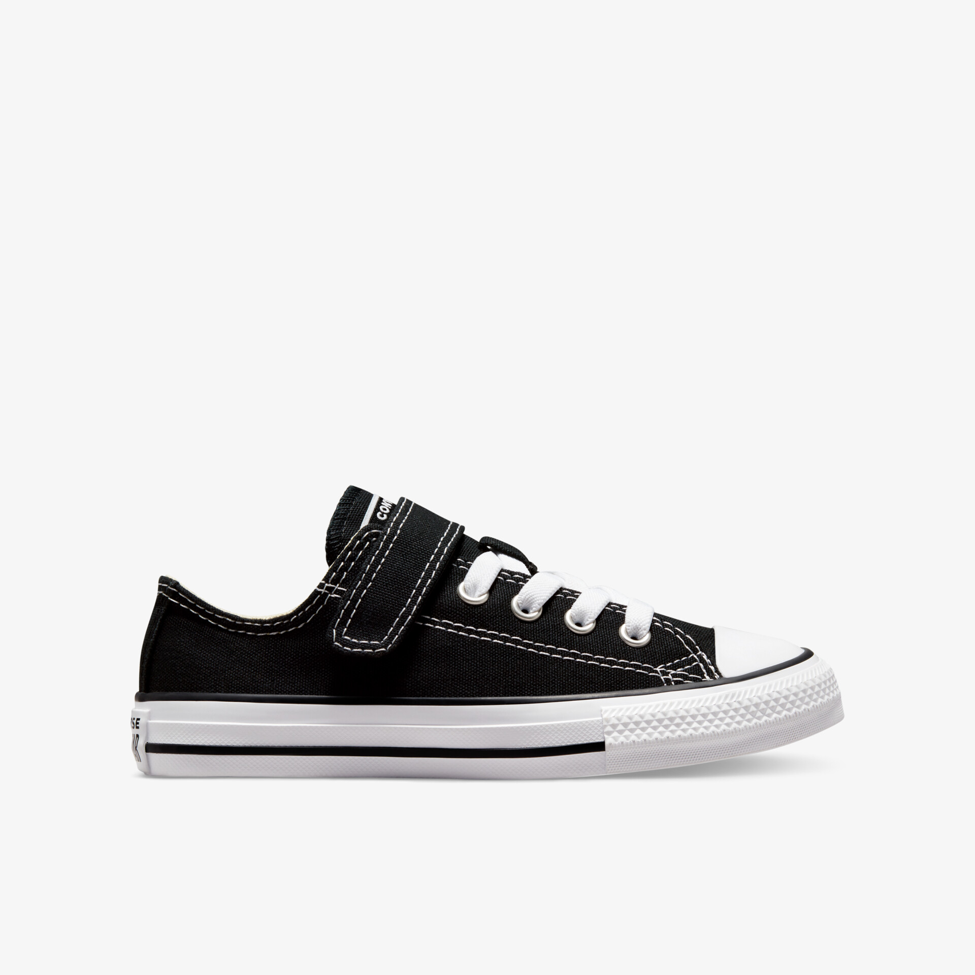 Klassischer schwarzer Sneaker mit Klettverschluss und weißer Sohle für Komfort und Stil im Alltag.