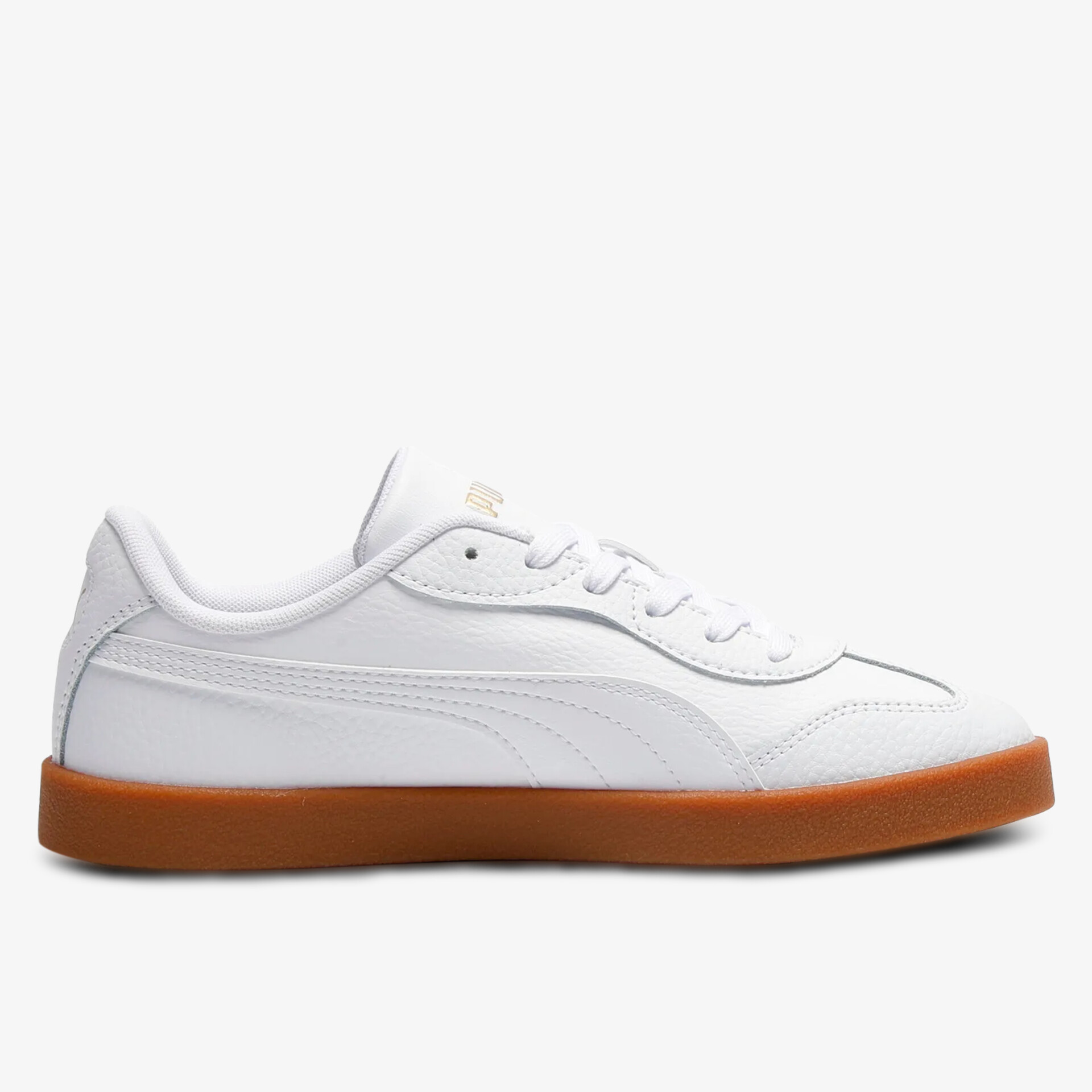 Weißer sportlicher Ledersneaker mit rutschfester brauner Sohle und komfortabler Passform seitlich dargestellt