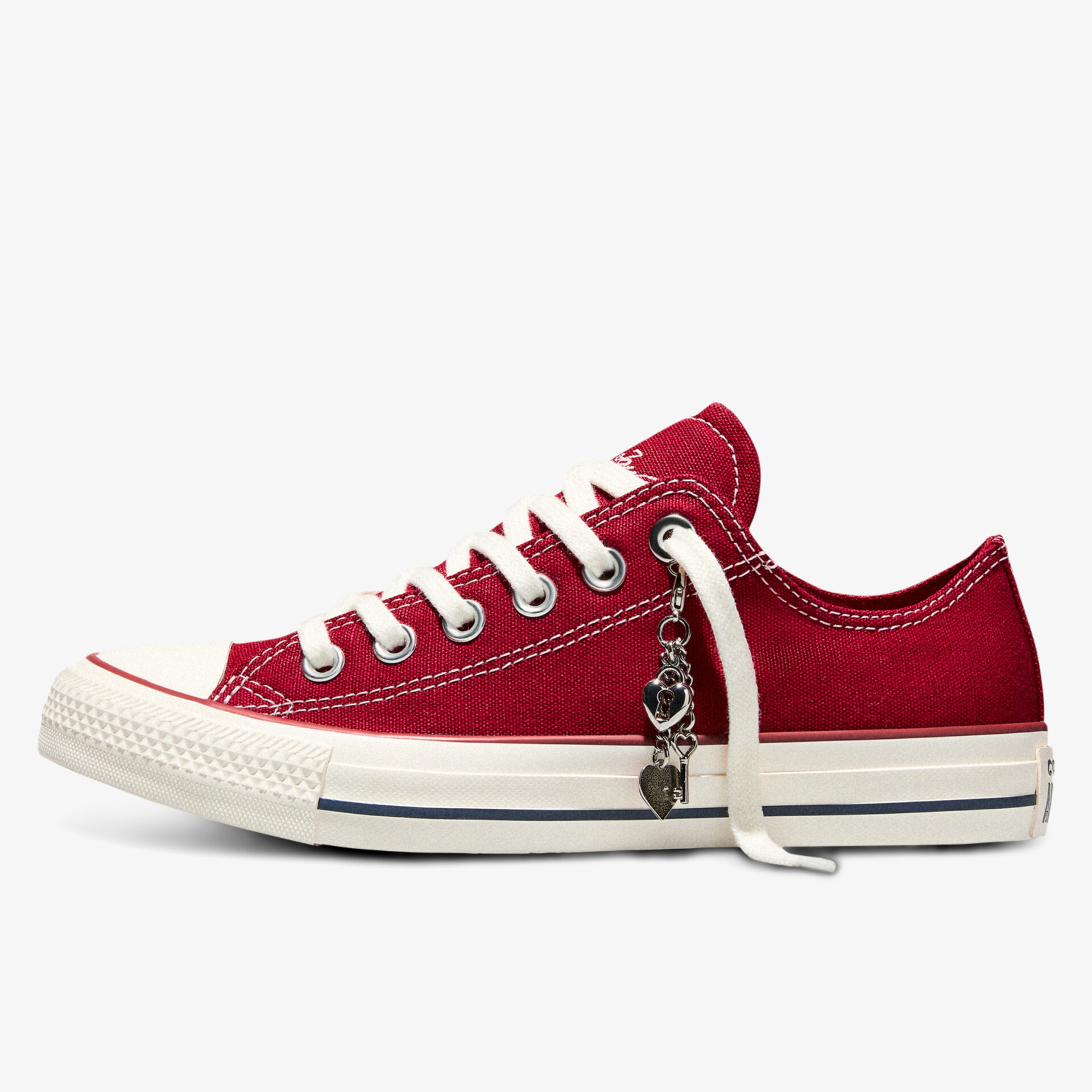 Roter Sneaker aus Canvas mit weißen Schnürsenkeln, niedrigem Schnitt und komfortablem Design für vielseitigen Alltag.