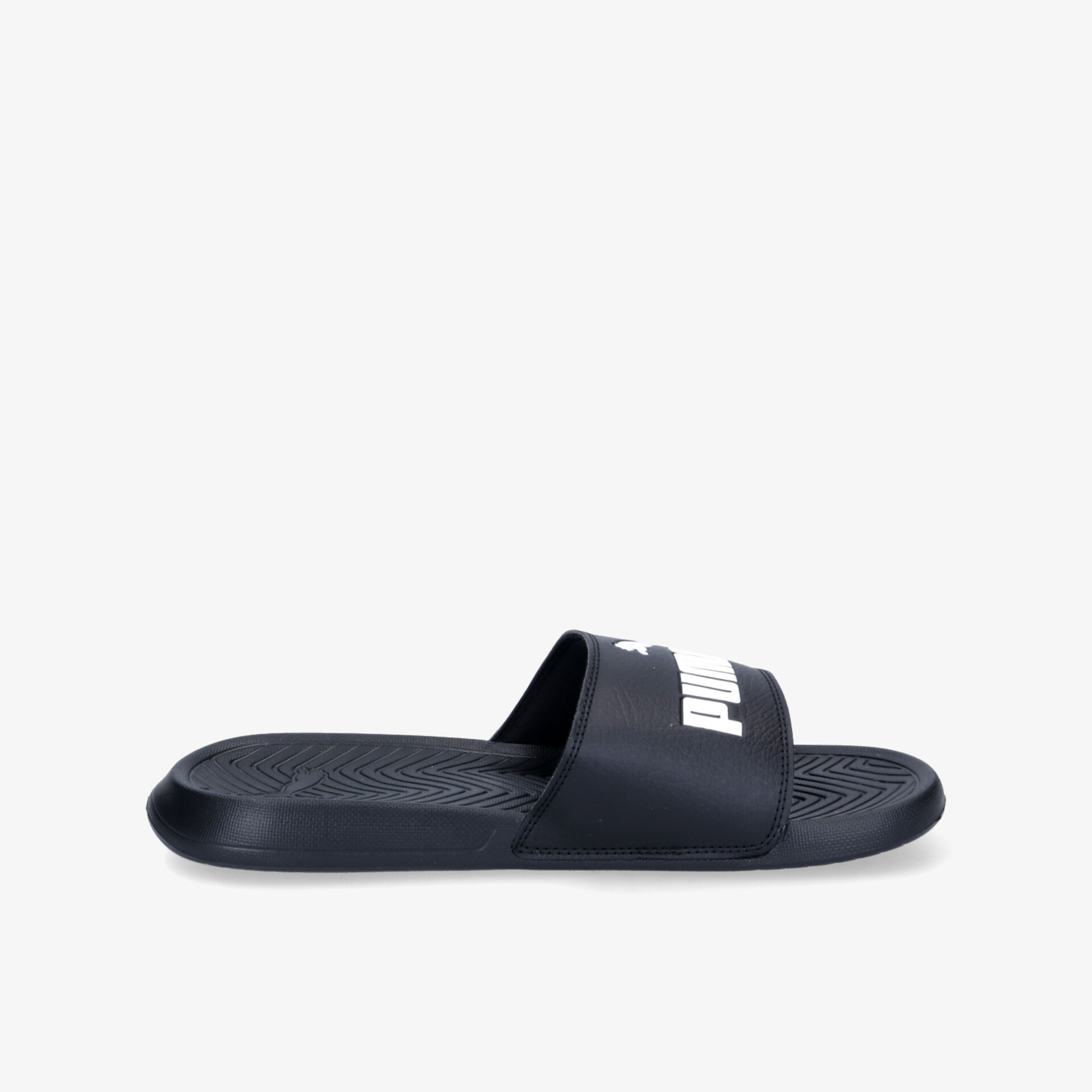 Schwarze Sandale mit rutschfester Sohle und bequemer Passform, ideal für Freizeit und täglichen Gebrauch.