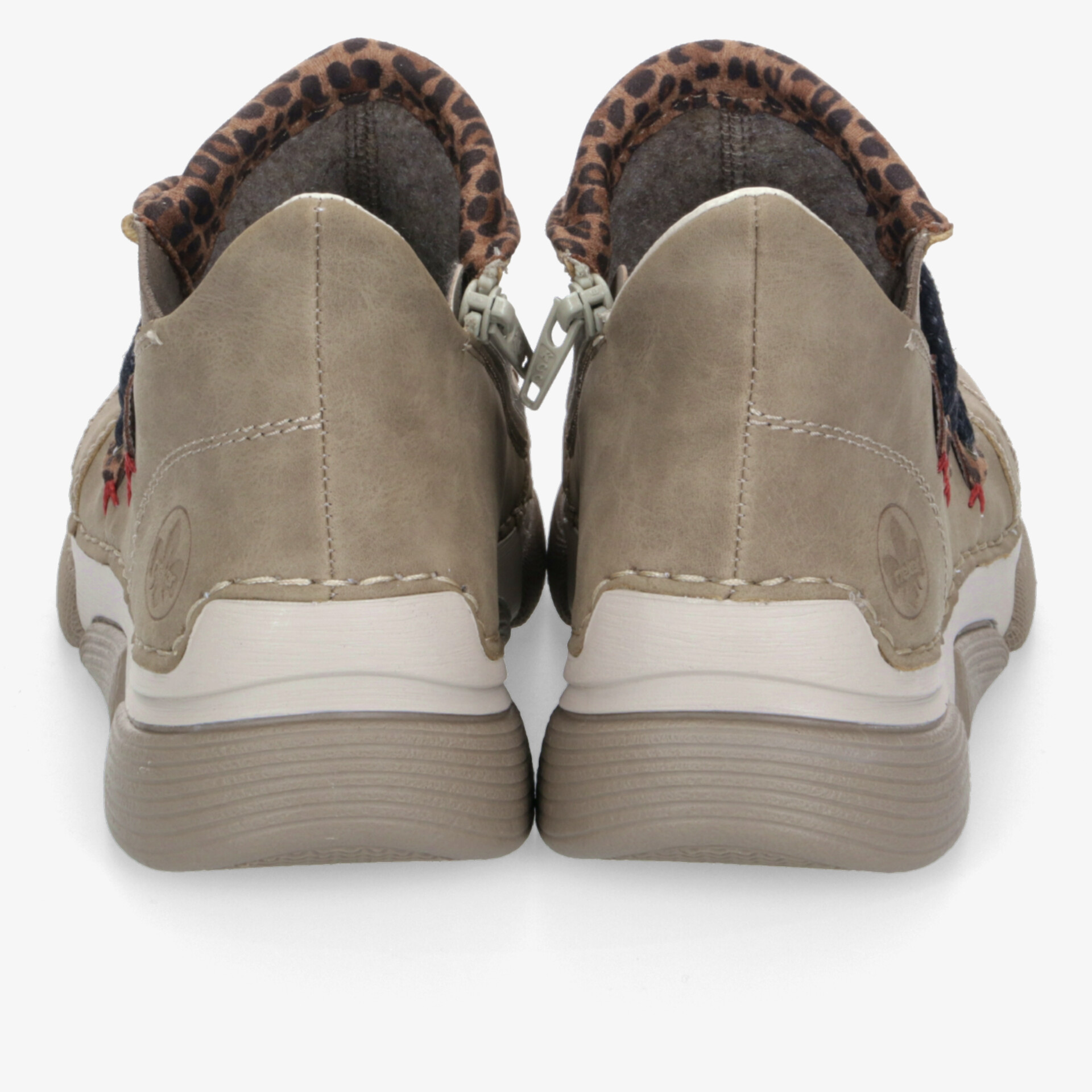 Beige Sneaker Rückansicht mit gepolstertem Schaft, weichem Innenfutter und praktischem Reißverschluss für einfachen Einstieg