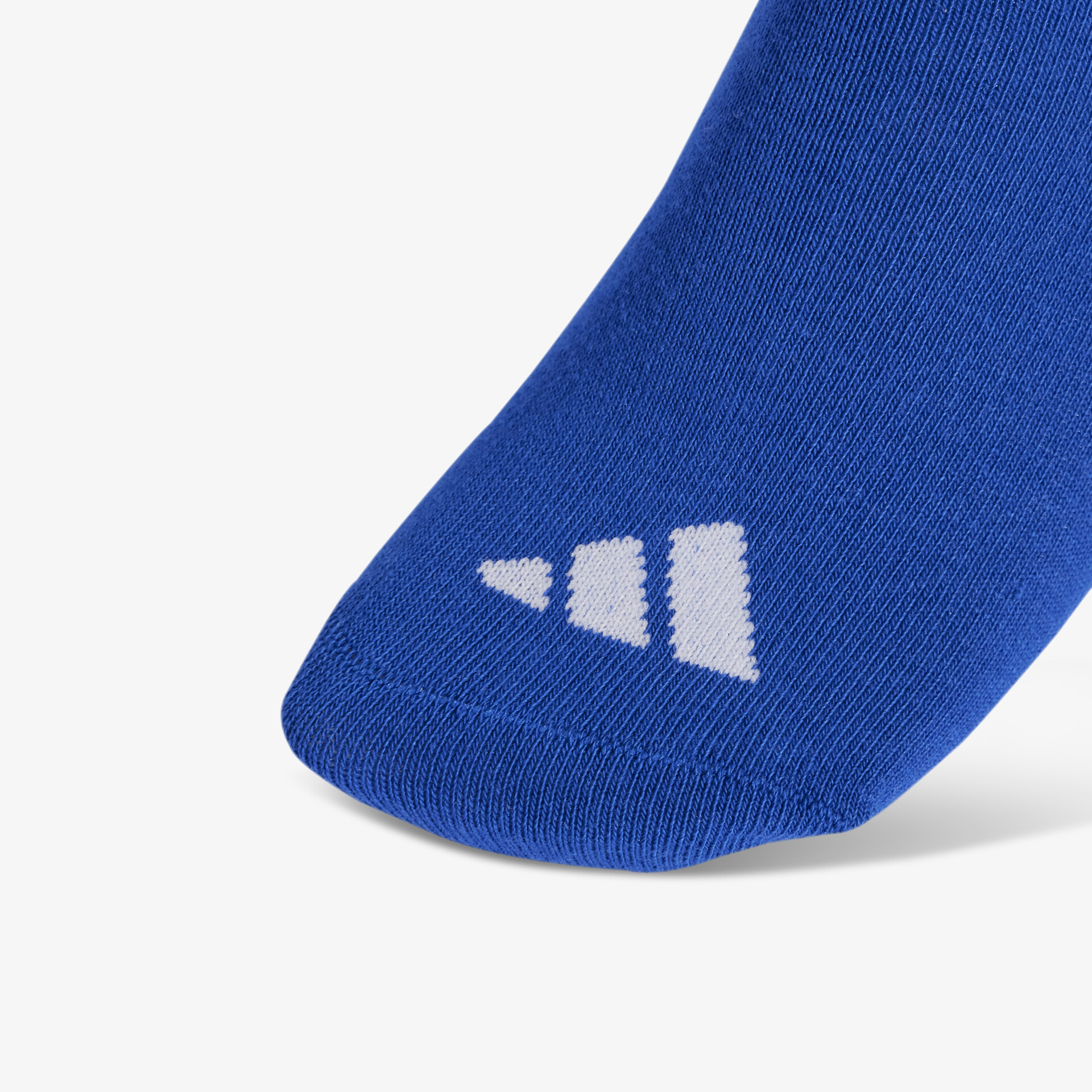 Blauer Sockenabschnitt mit weißem Logo, weicher und elastischer Stoff für optimalen Tragekomfort