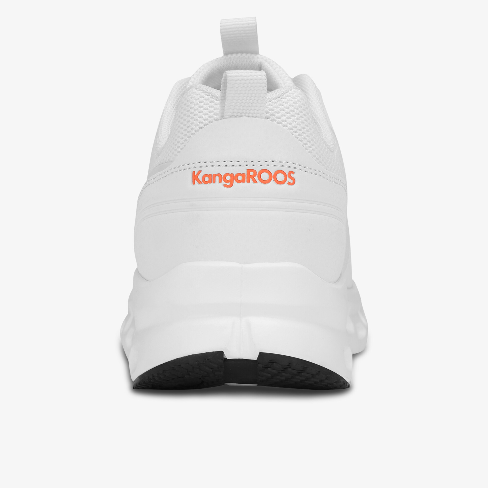 Weißer Sneaker mit gepolstertem Schaft und robustem sportlichem Design in klarer Rückansicht