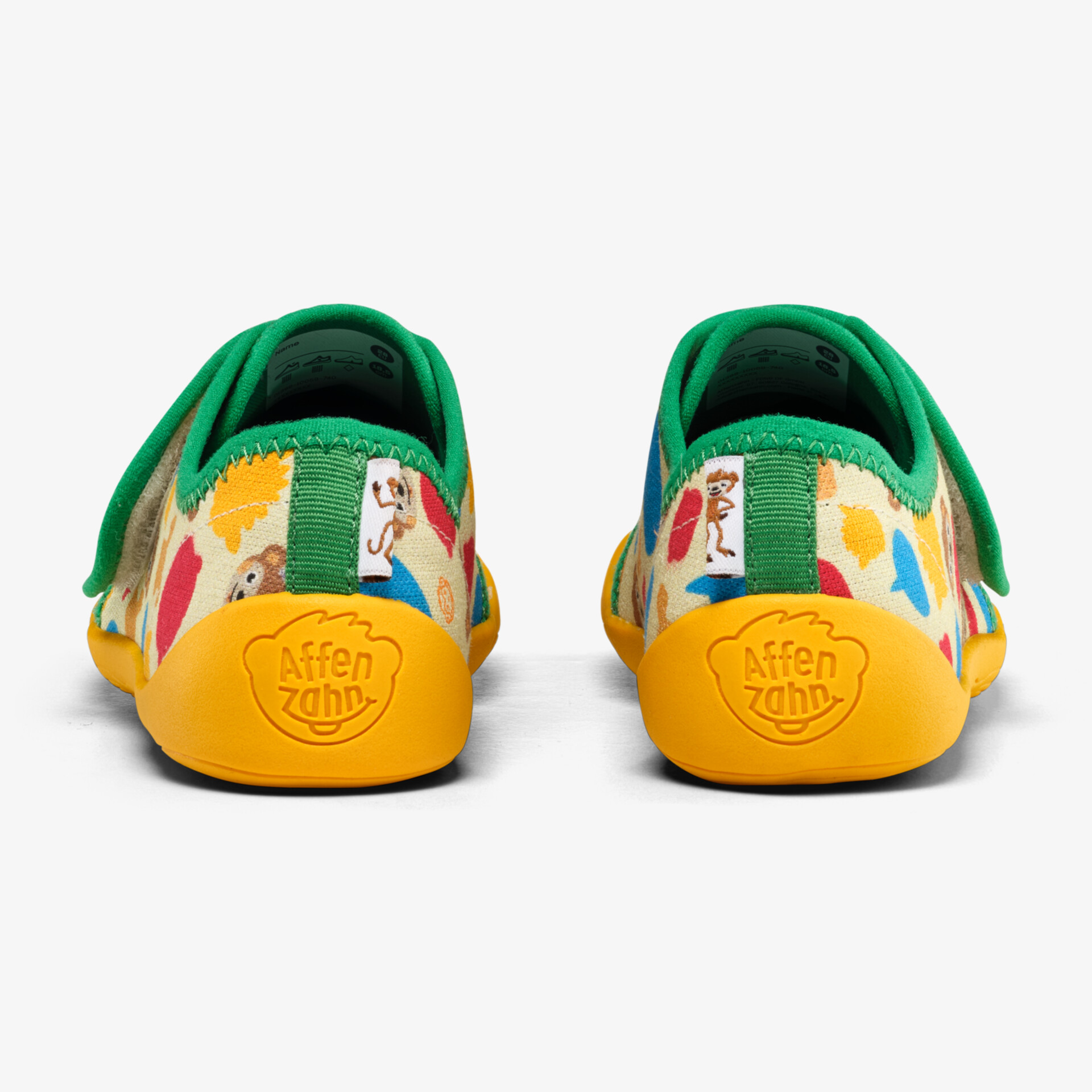 Hinteransicht bunter leichter Schuhe mit rutschfester Sohle und bequemer Passform