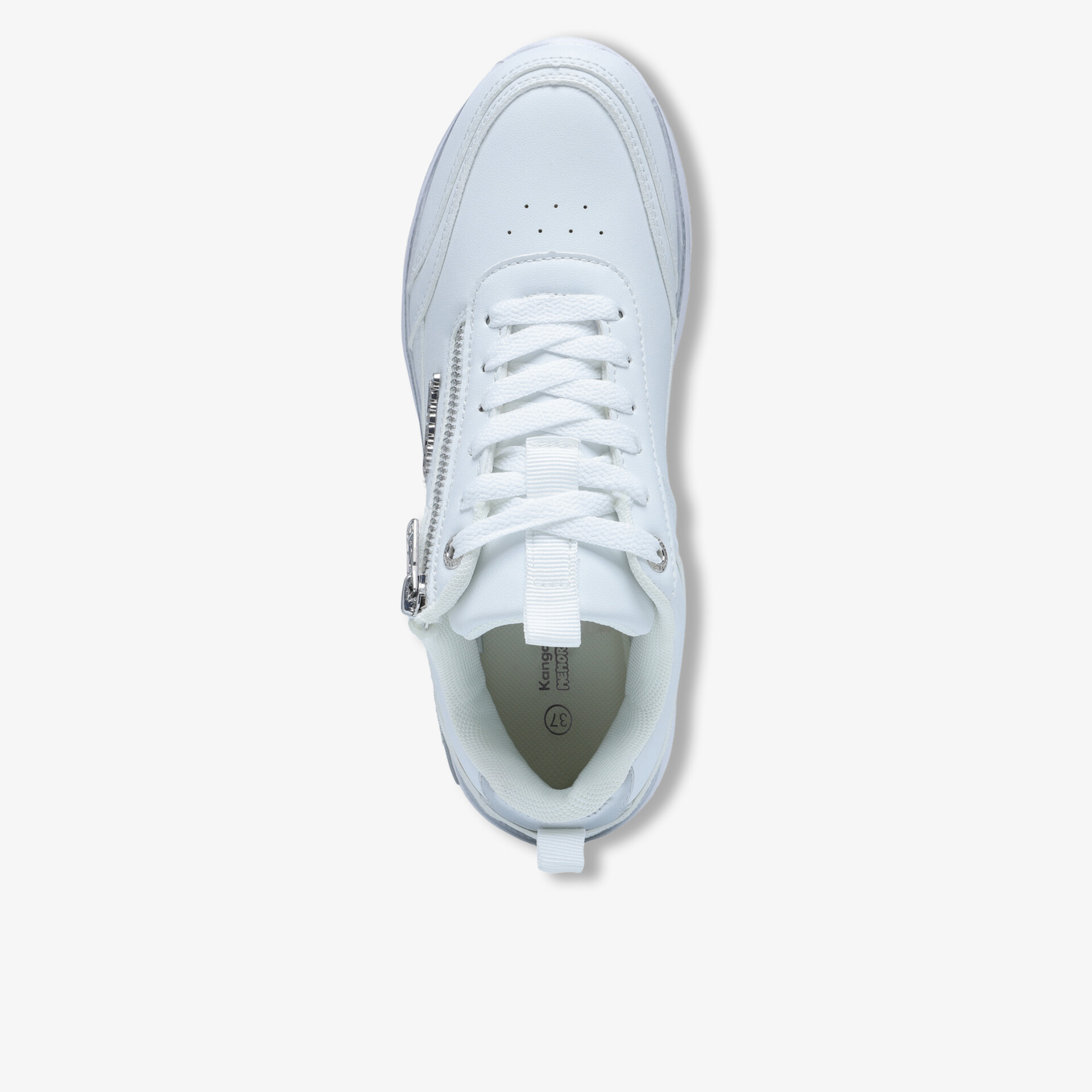 Weißer Sneaker mit Schnürung, leichtem Aufbau und atmungsaktivem Material für hohen Tragekomfort