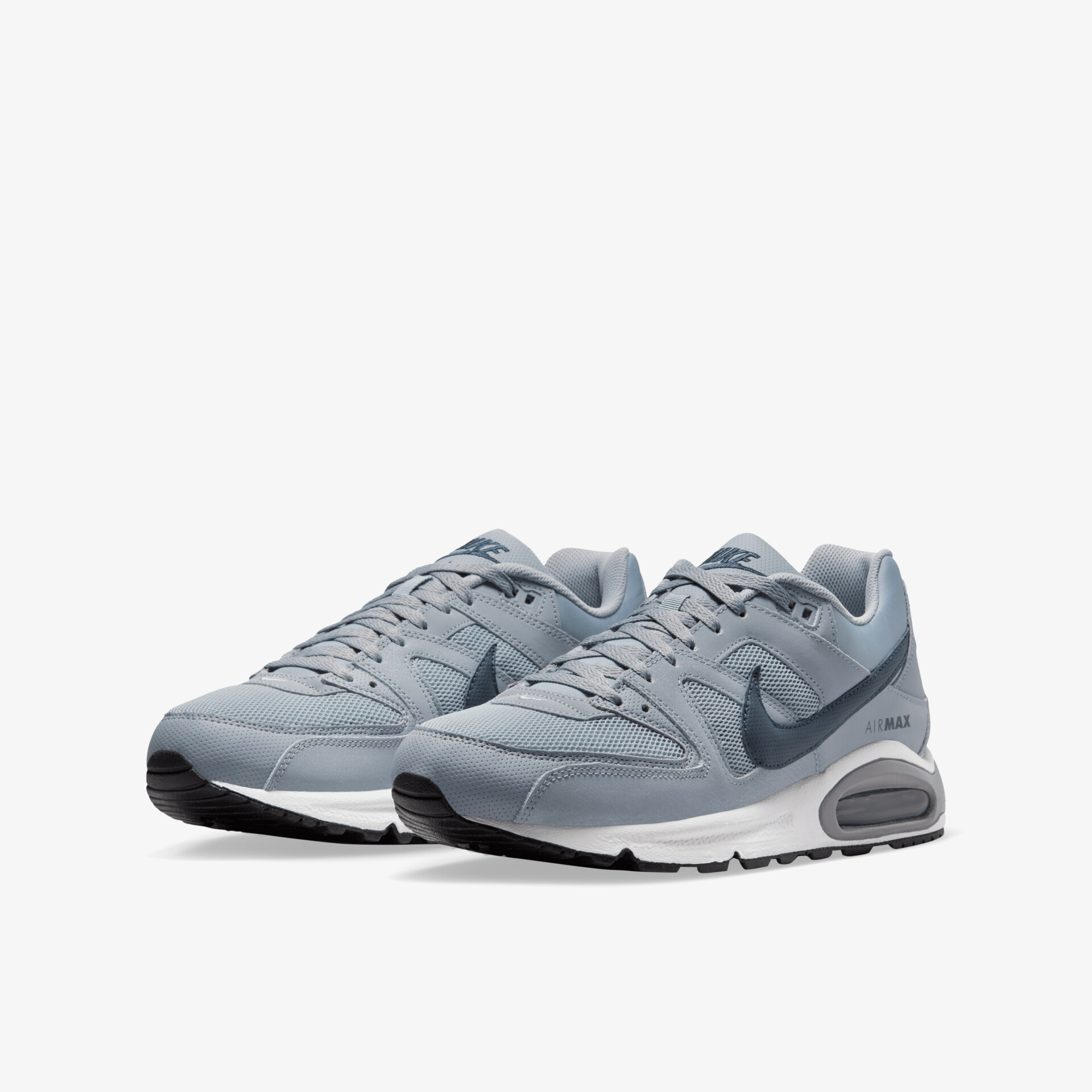 Sportliche graue Sneaker mit atmungsaktivem Material und stoßdämpfender Sohle, bequem und modern gestaltet