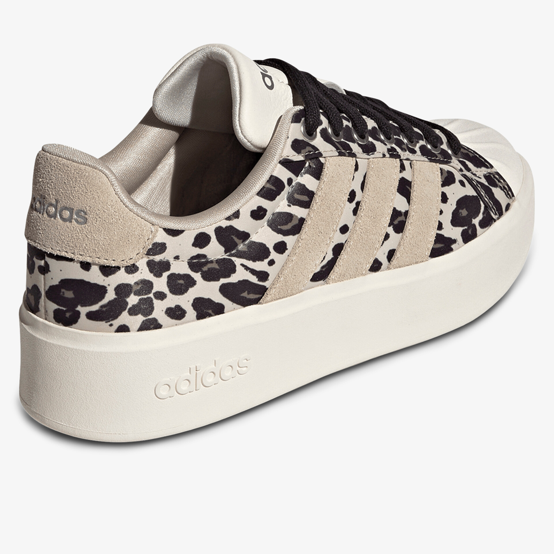 Stylischer Adidas Plateau Sneaker mit auffälligem Leopardenmuster und bequemer Passform für Freizeit und Sport