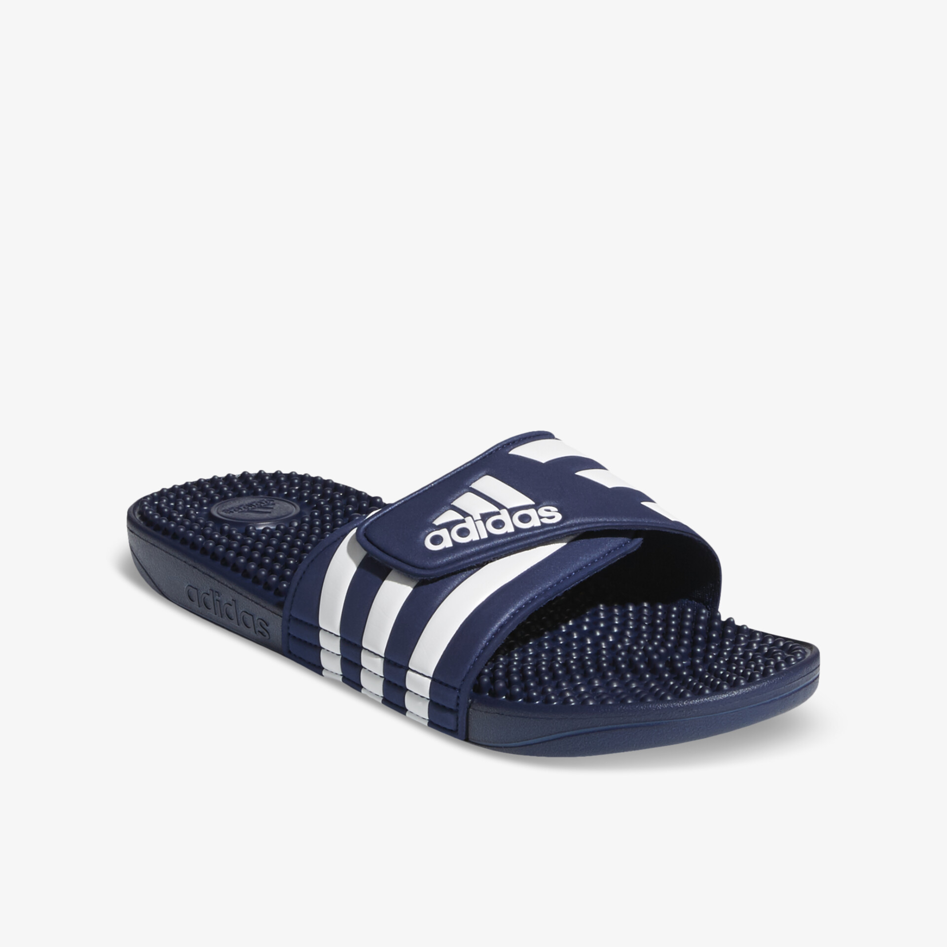 Schwarzer Adidas Slide mit blauem Riemen und weißem Logo, bequem und rutschfest für Alltag oder Sport