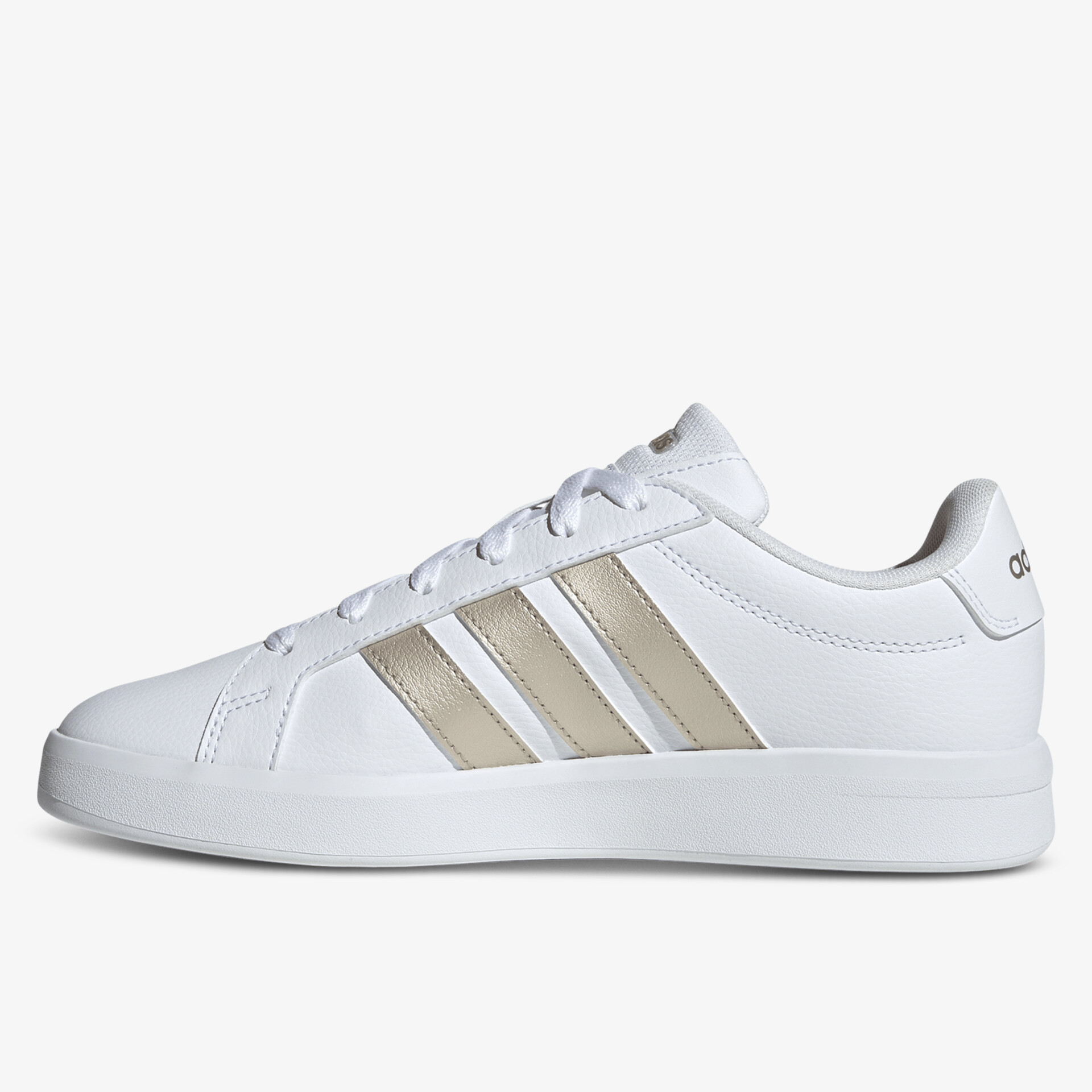 Seitliche Ansicht eines weißen Sneakers mit klassischen Streifen und bequemer Passform