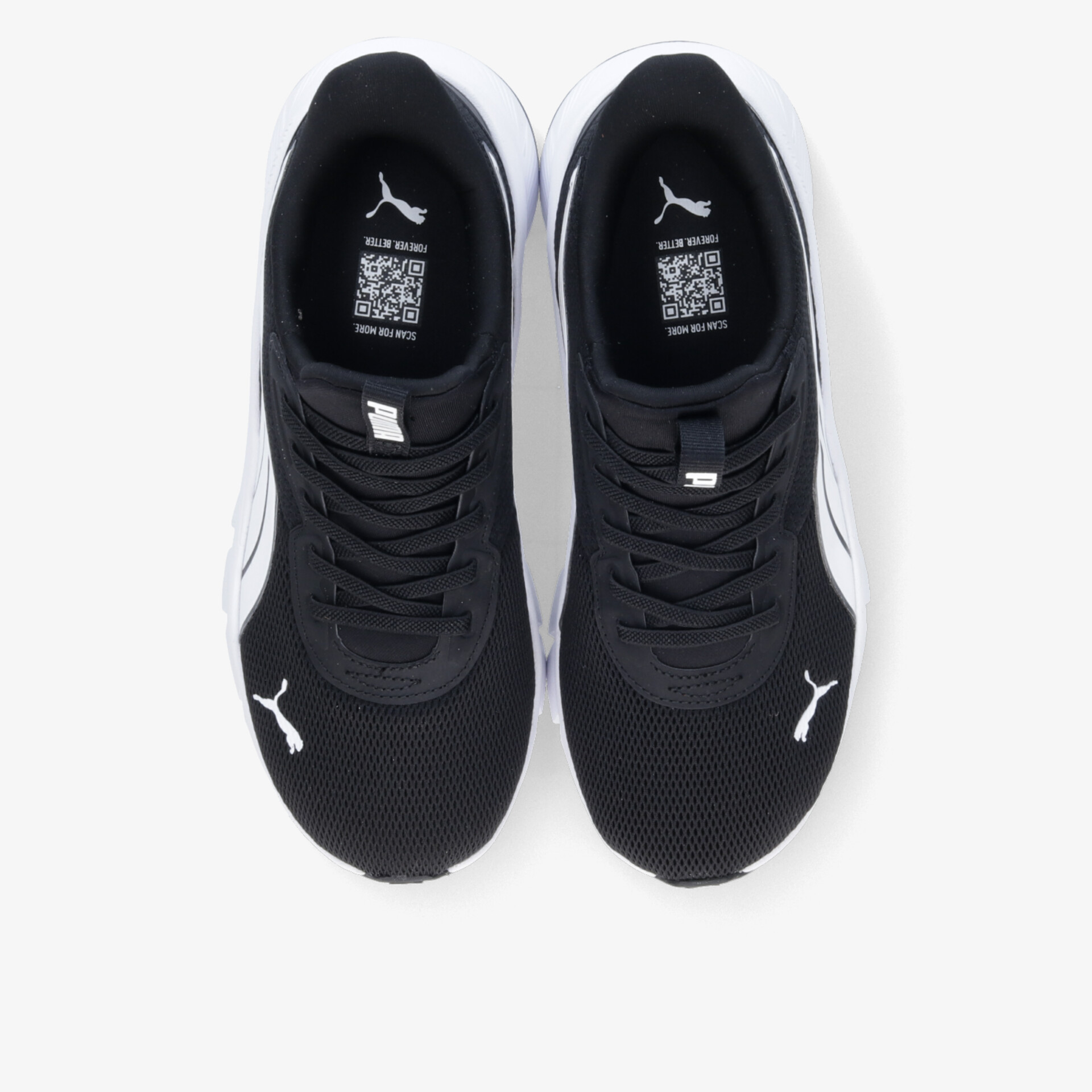 Leichte schwarze Sportschuhe mit atmungsaktivem Material und rutschfester Sohle, bequem und modern im Paar oben fotografiert