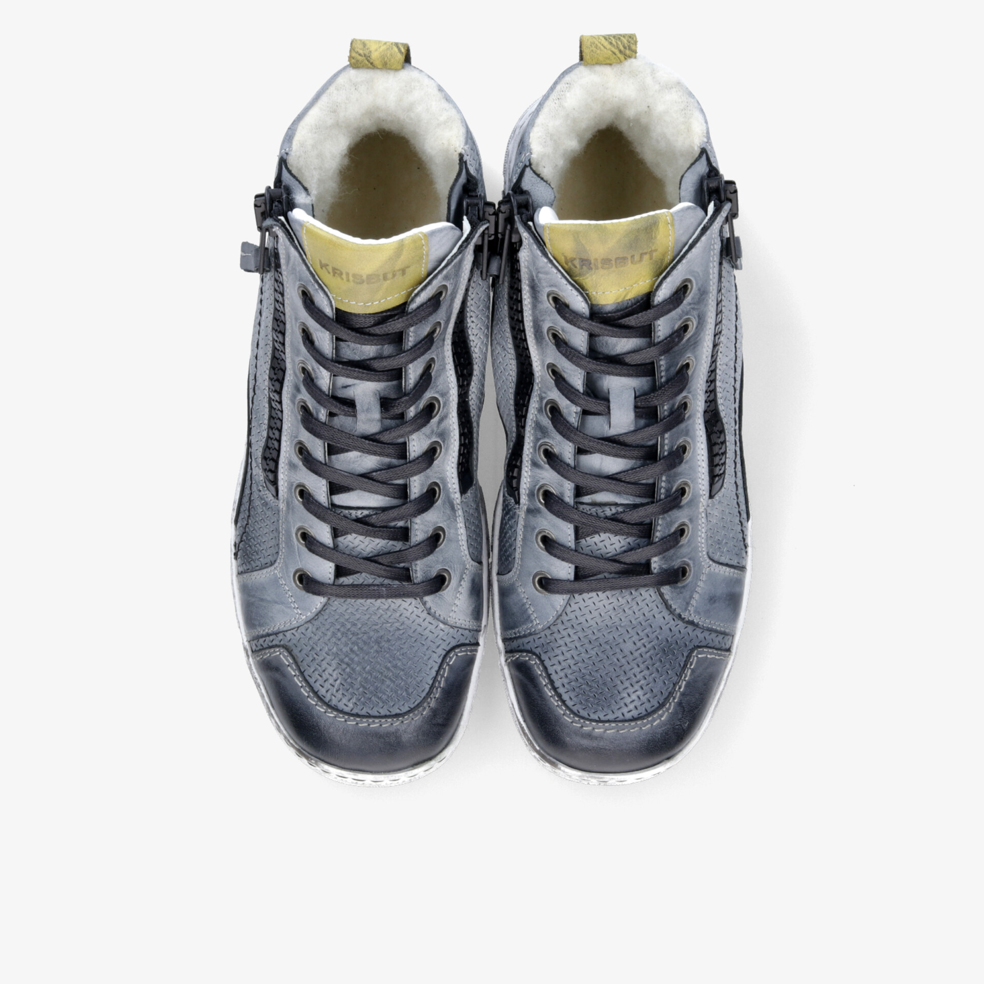 Bequemes Paar Sportschuhe mit robustem Design und atmungsaktivem Material von oben fotografiert