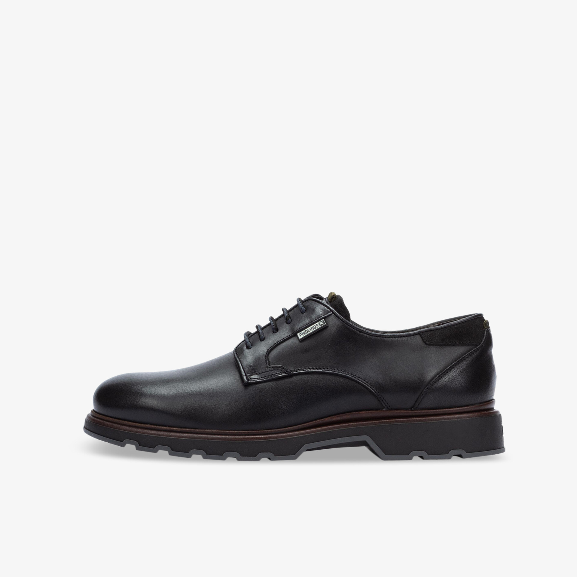 Eleganter schwarzer Lederschnürschuh mit rutschfester Sohle und bequemem Tragekomfort.