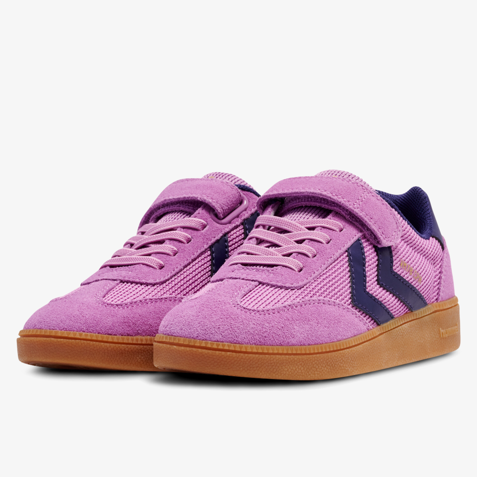 Leichte rosafarbene Veloursleder-Sneaker mit Gummisohle und sportlichem Design, schnürbar und bequem