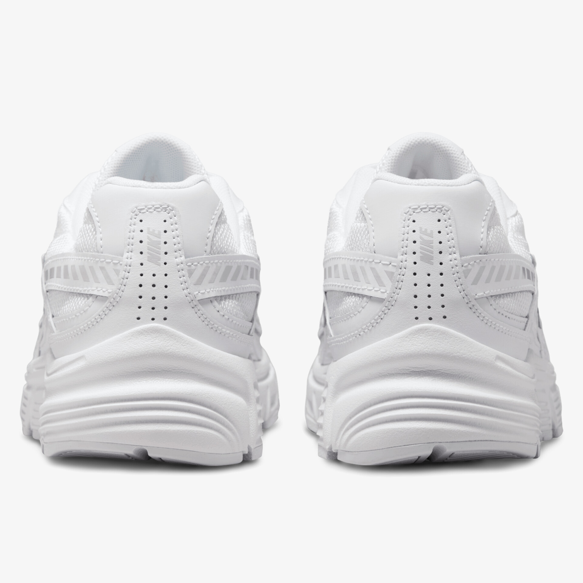 Bequeme weiße Schuhe mit rutschfester Sohle und atmungsaktivem Design