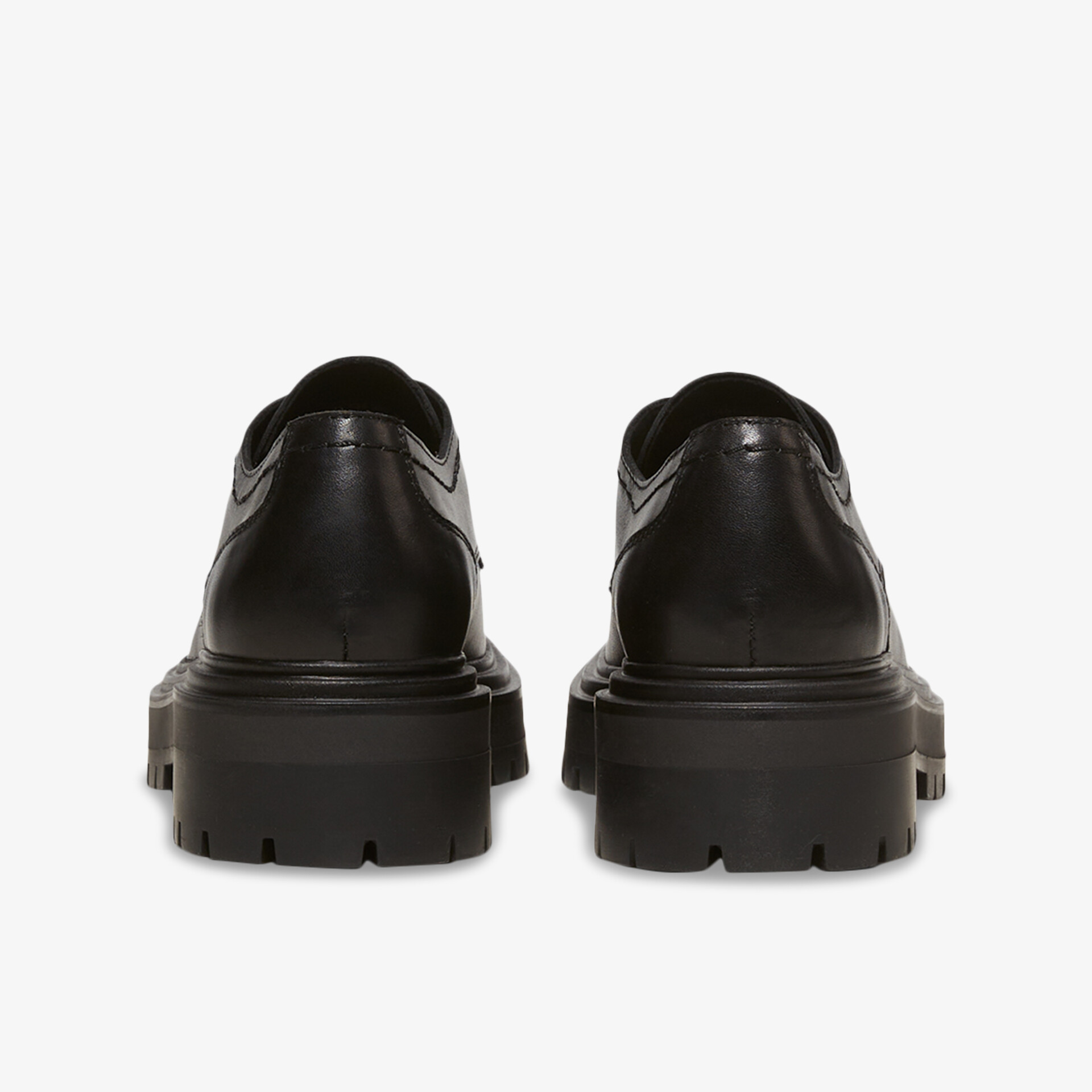 Elegante, robuste Halbschuhe in schwarzer Lederoptik mit rutschfester Sohle, ideal für lässigen Alltagslook.