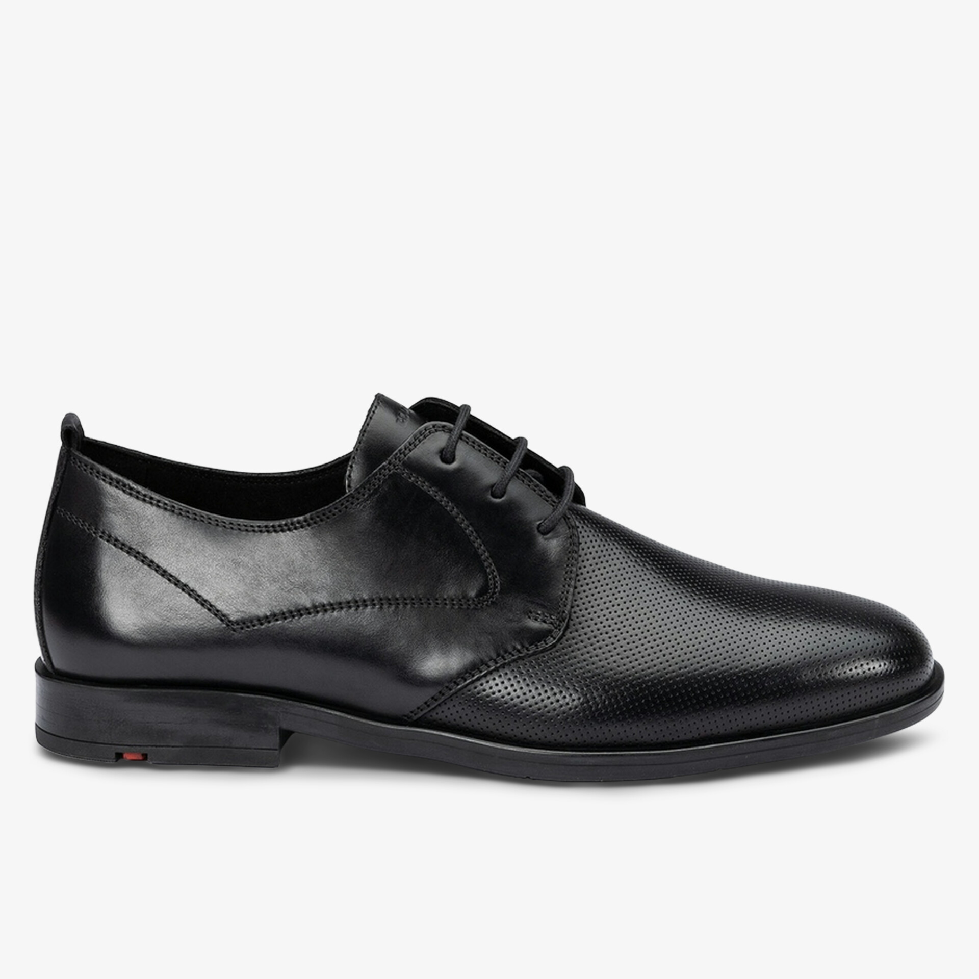 Eleganter schwarzer Lederschuh mit feiner Perforation und dezenter Schnürung für stilvollen Auftritt