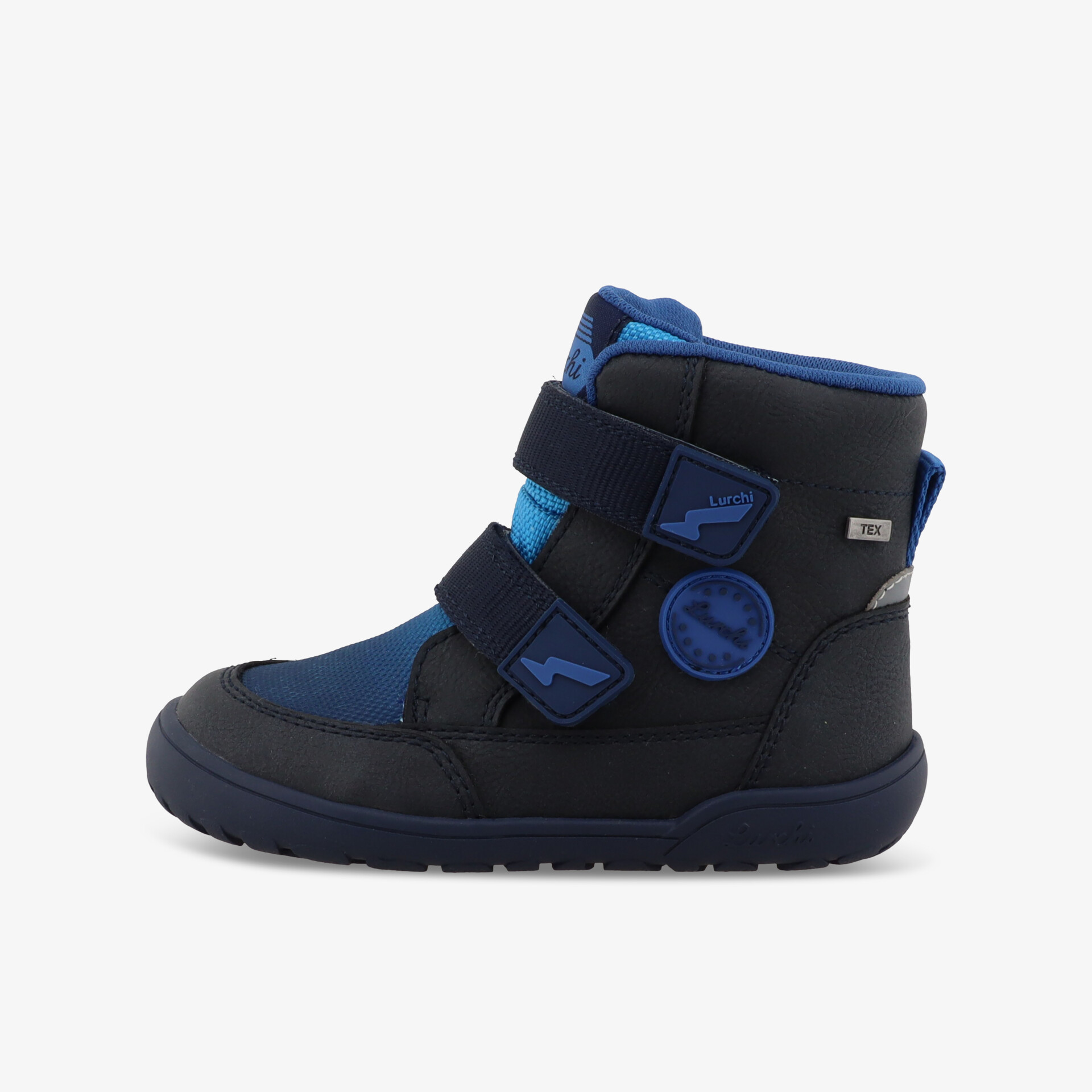 Seitliche Ansicht eines schwarzen-blauen Winterstiefels mit Klettverschluss und rutschfester Sohle