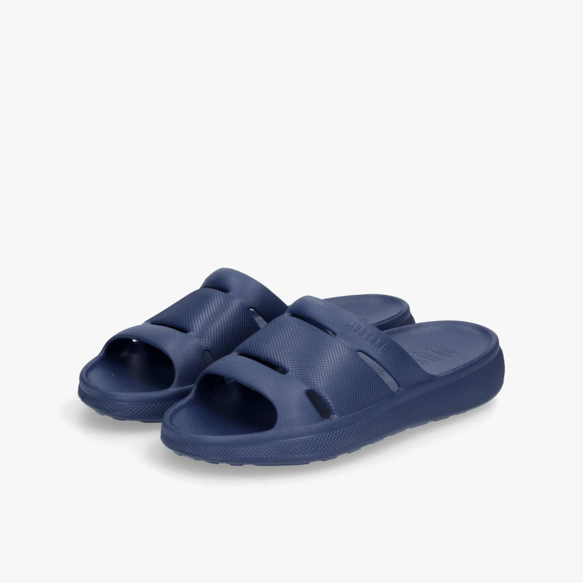 Blaue Slipper mit rutschfestem Design und weichem Fußbett für optimalen Komfort.