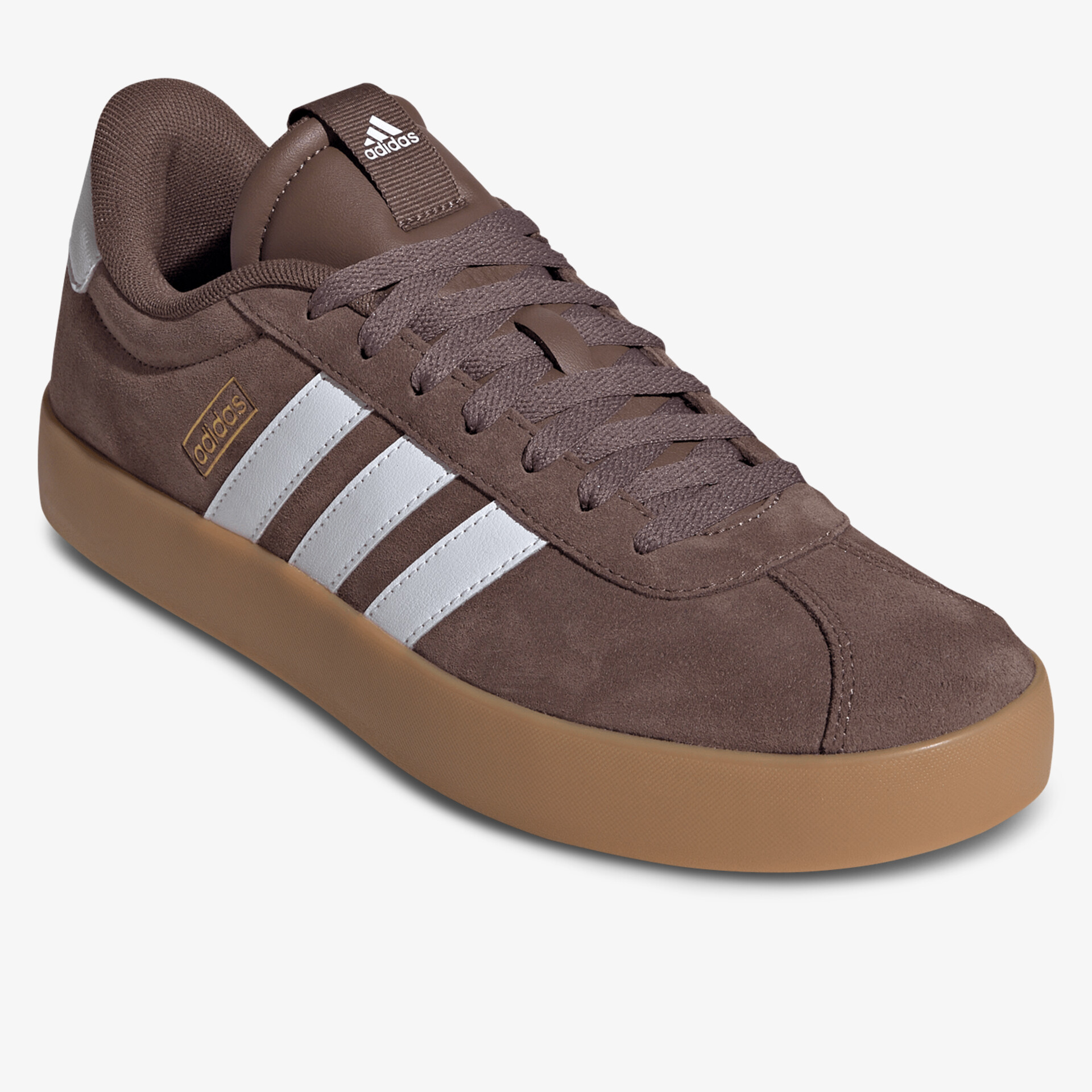 Brauner Wildleder Sneaker mit weißem Streifendetail und rutschfester Gumminsohle, sportlich und bequem