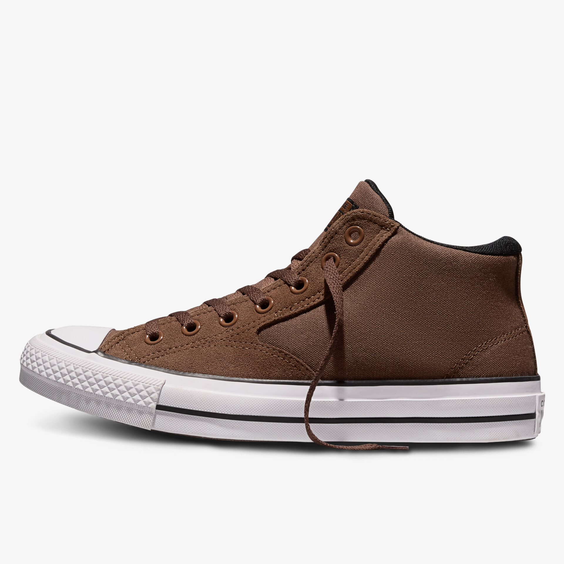 Seitliche Ansicht des braunen Sneaker mit weißer Sohle, klasischem Design und schnürbarem Obermaterial