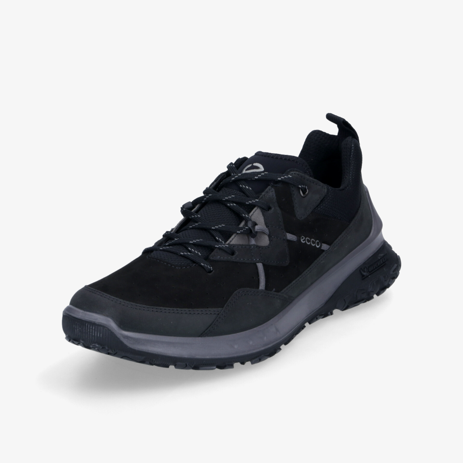 Moderner schwarzer sportlicher Schuh mit bequemer Passform und rutschfester Sohle für vielseitigen Einsatz