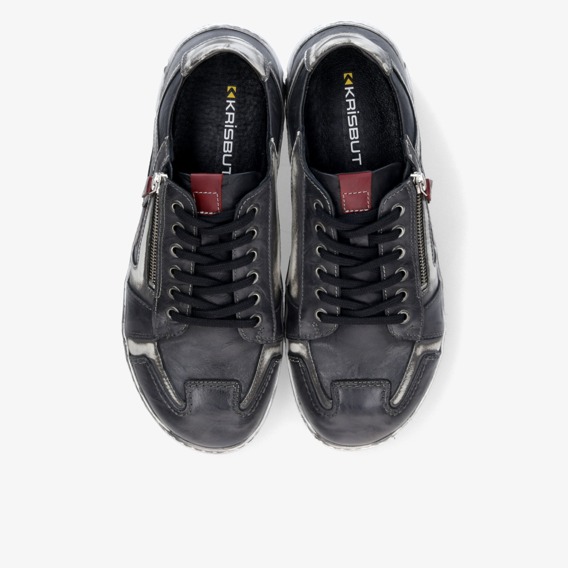 Schwarzes Sneaker-Paar mit Komfortsohle und schnürung, modernes Design für vielseitigen Einsatz