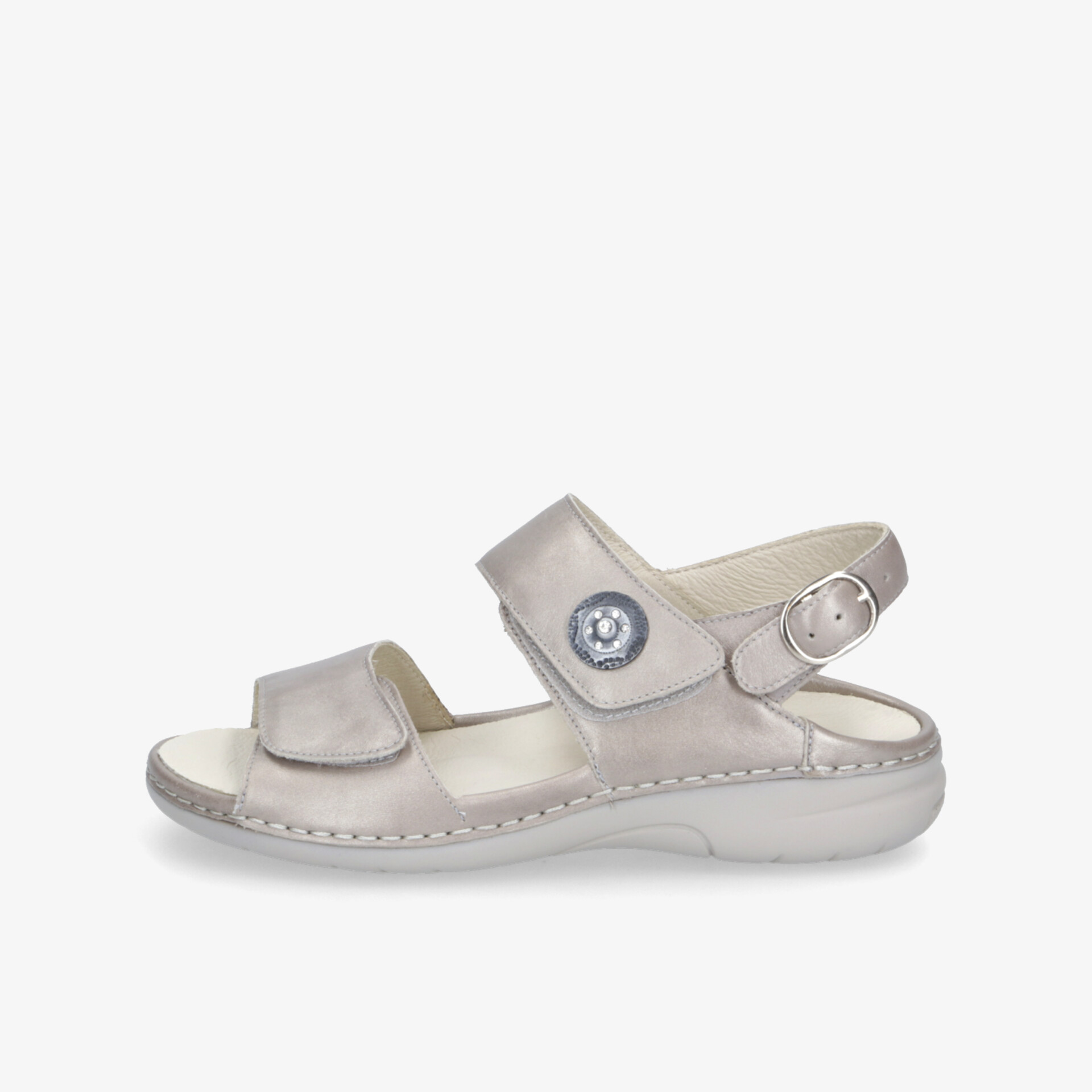 Bequeme beige Sandale mit verstellbaren Klettverschlüssen und rutschfester Sohle für optimalen Tragekomfort