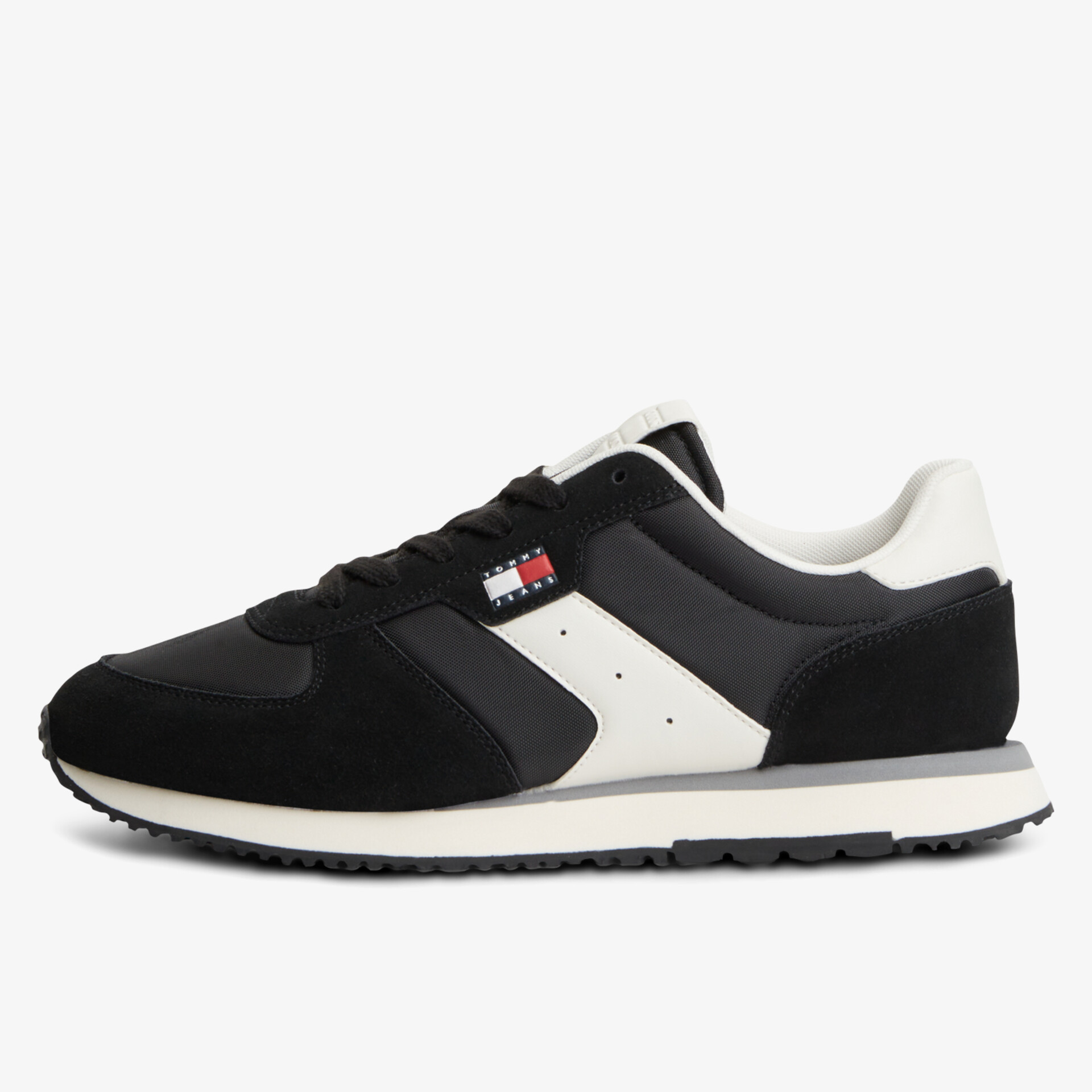 Seitliche Ansicht eines schwarzen und weißen Sneakers mit modernem, sportlichem Design und leichter Sohle