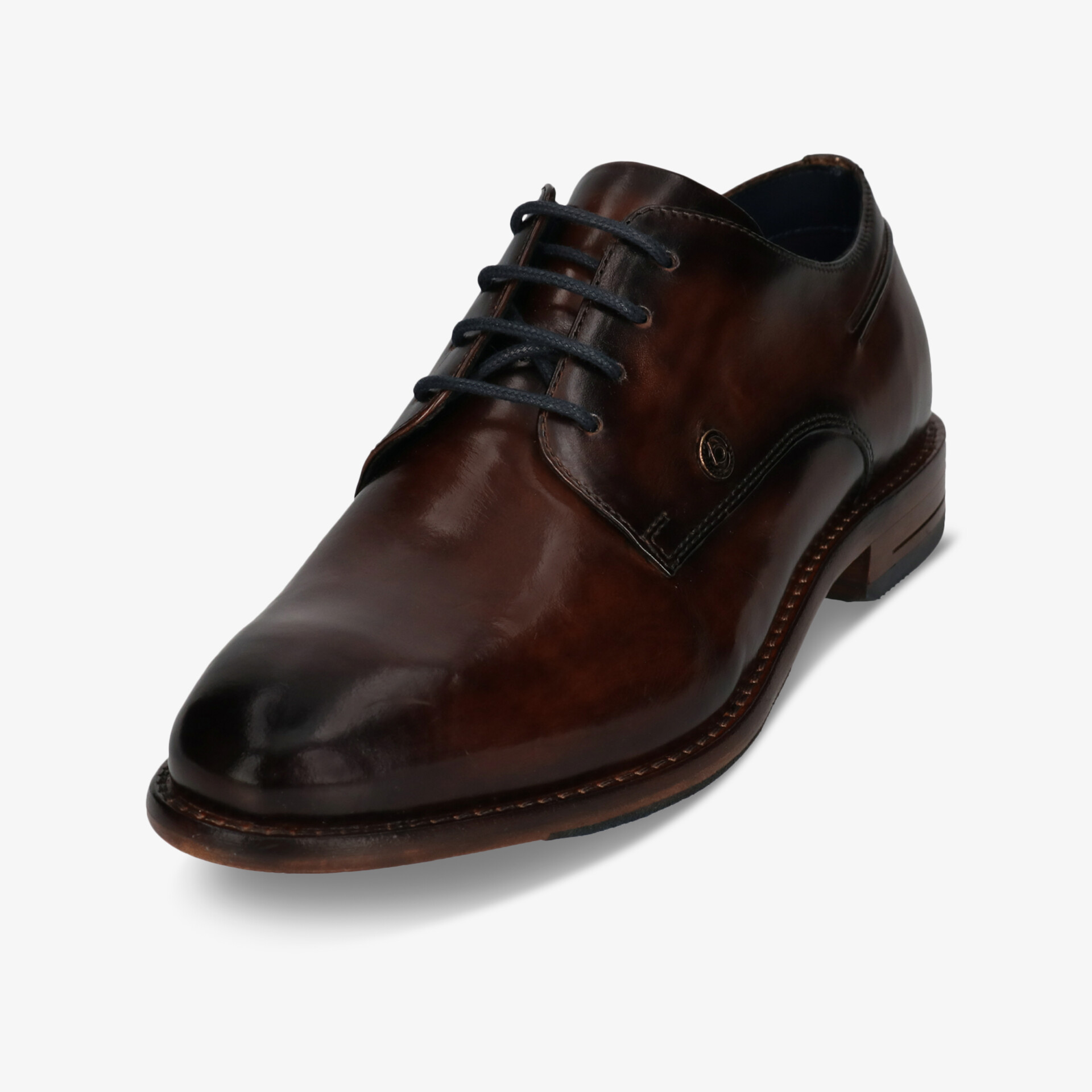 Eleganter brauner Lederschuh mit robuster Sohle, stilvolles Design und klassische Schnürung.