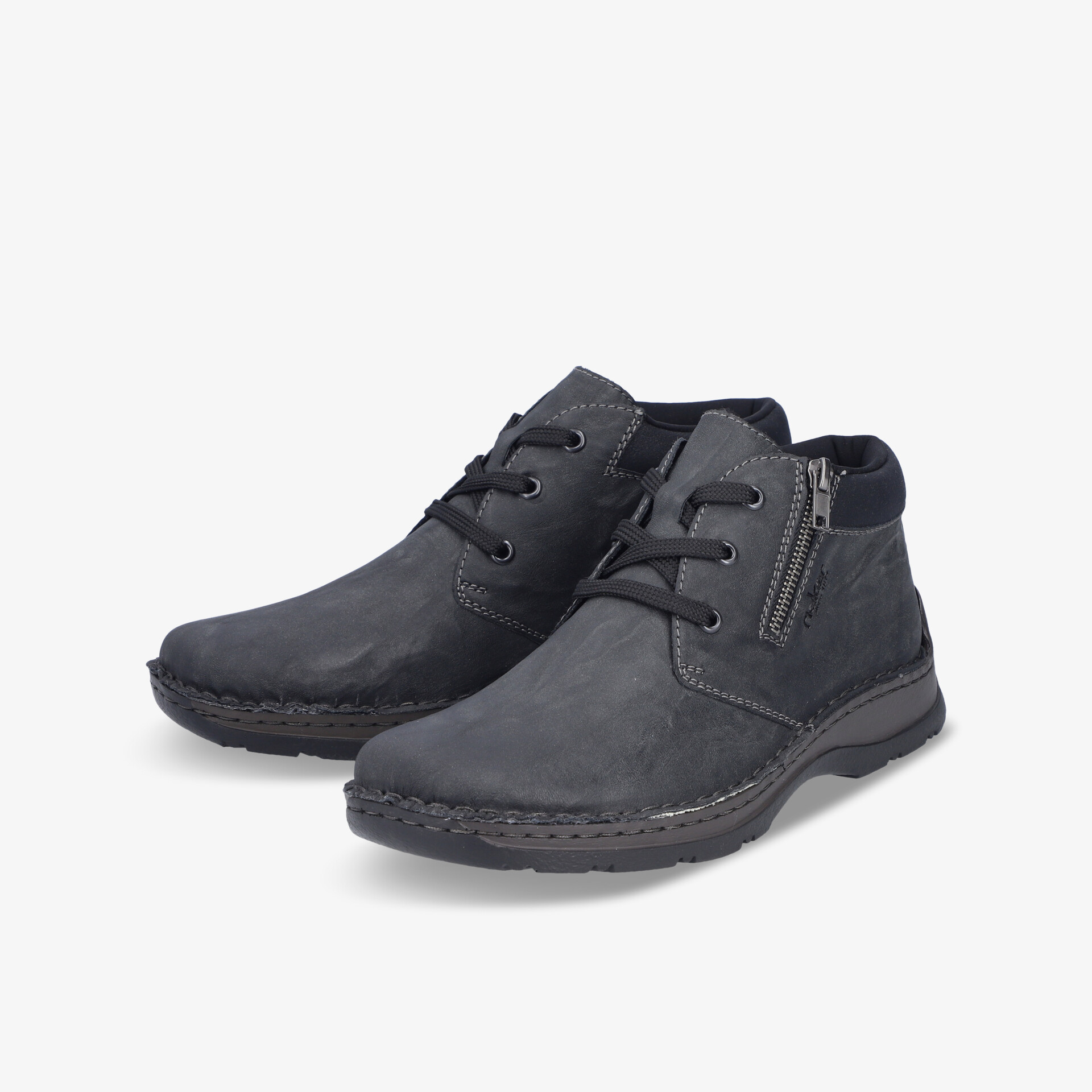 Robuste schwarze Schuhe mit komfortabler Passform und rutschfester Profilsohle für sicheren Halt bei jedem Schritt