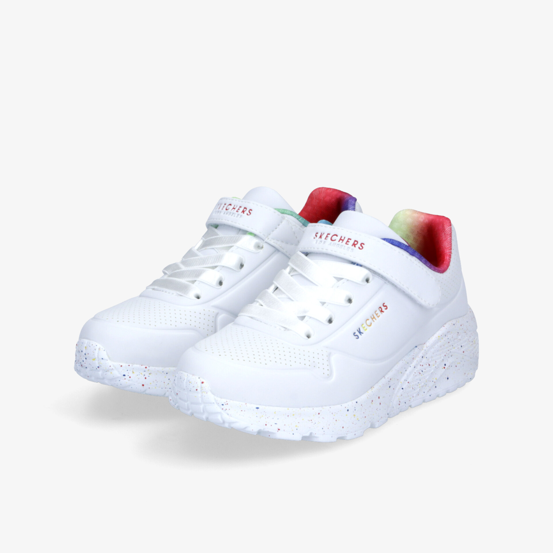 Weiße bequeme Sneaker mit rutschfester Sohle und verstellbarer Klettverschlusslasche für sportlichen Alltag