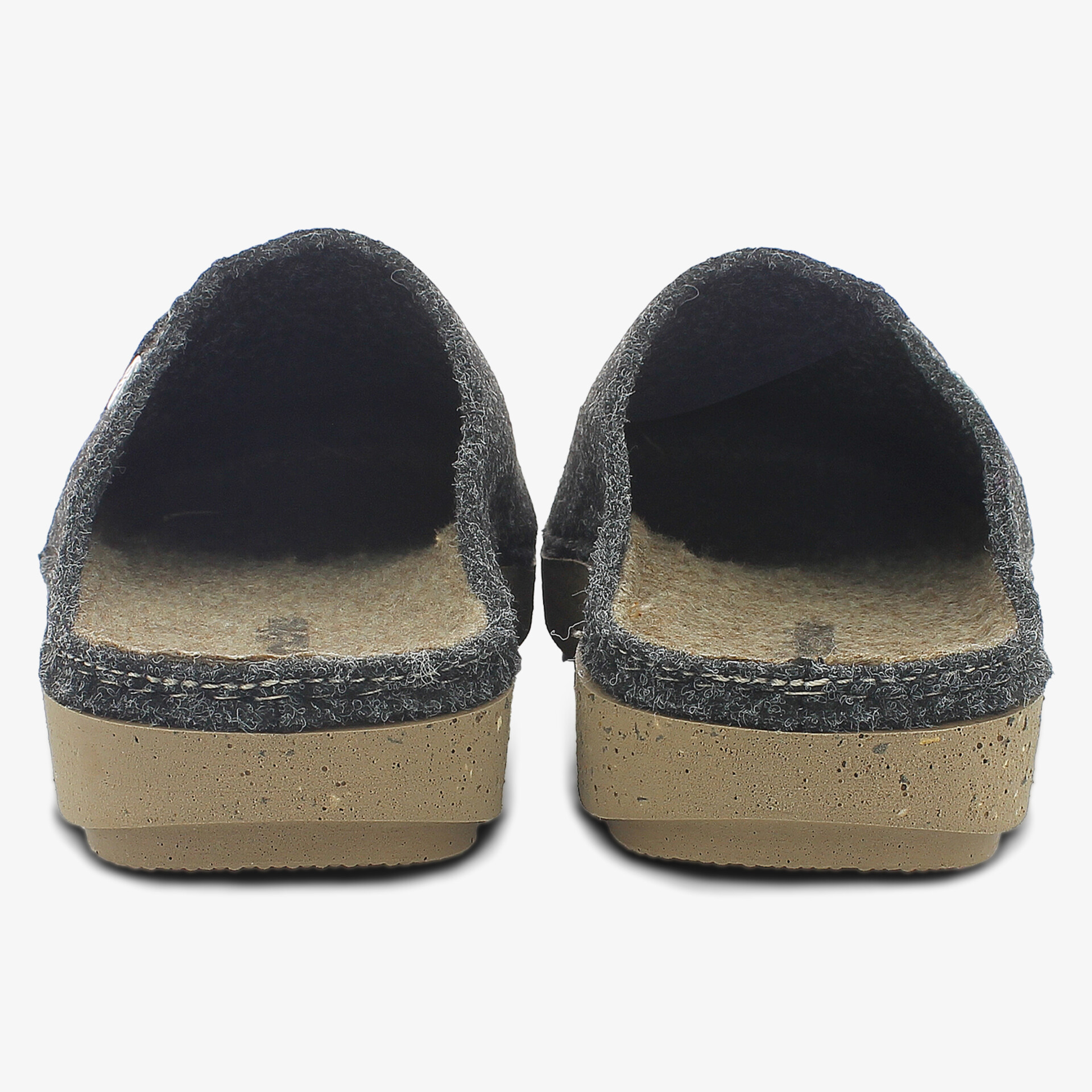 Bequeme Hausschuhe mit weicher Polsterung und stabiler, rutschfester Sohle, Rückansicht